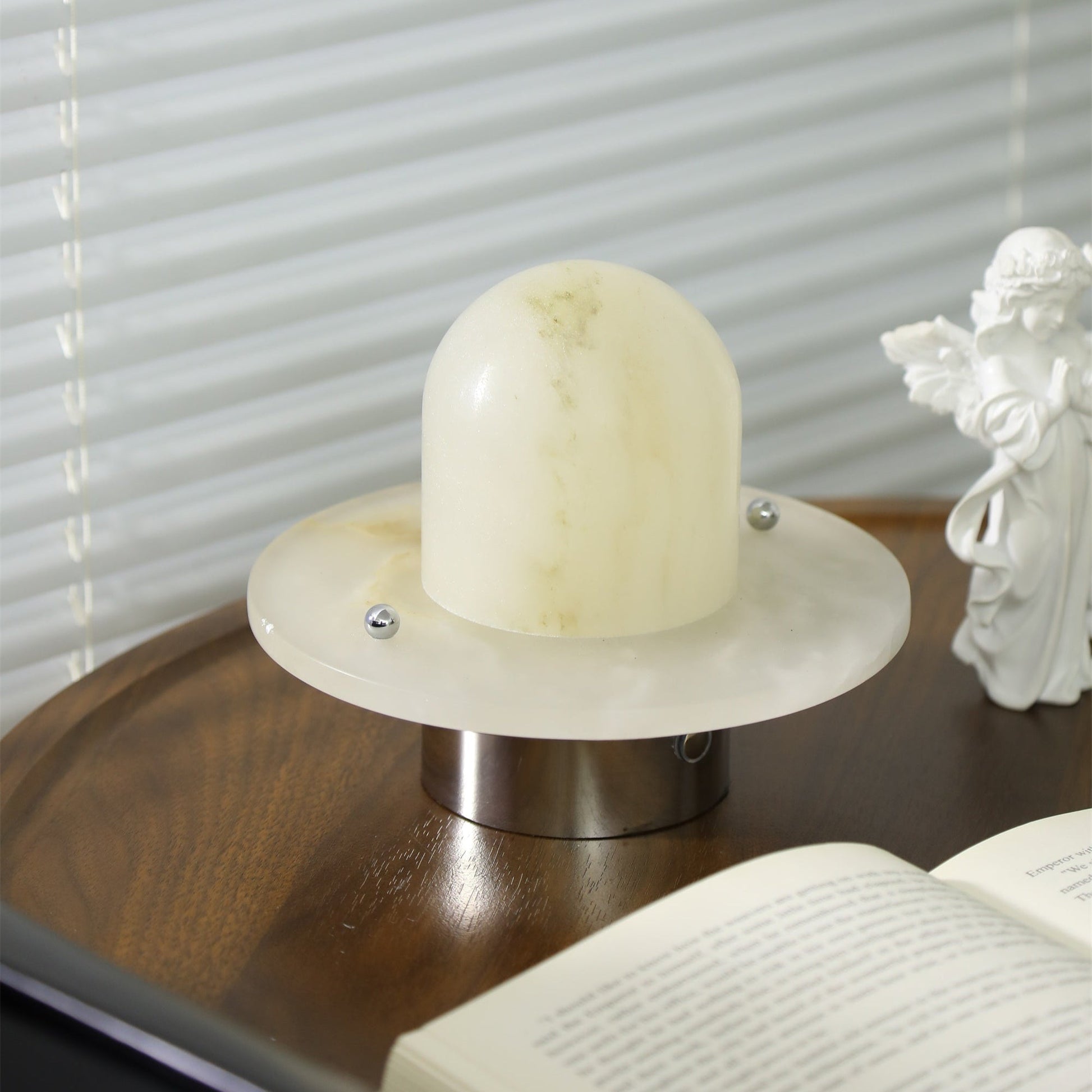 Dyxlen Table Lamp-Neutral Decor