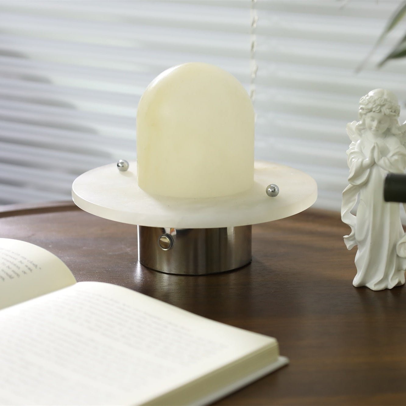 Dyxlen Table Lamp-Neutral Decor