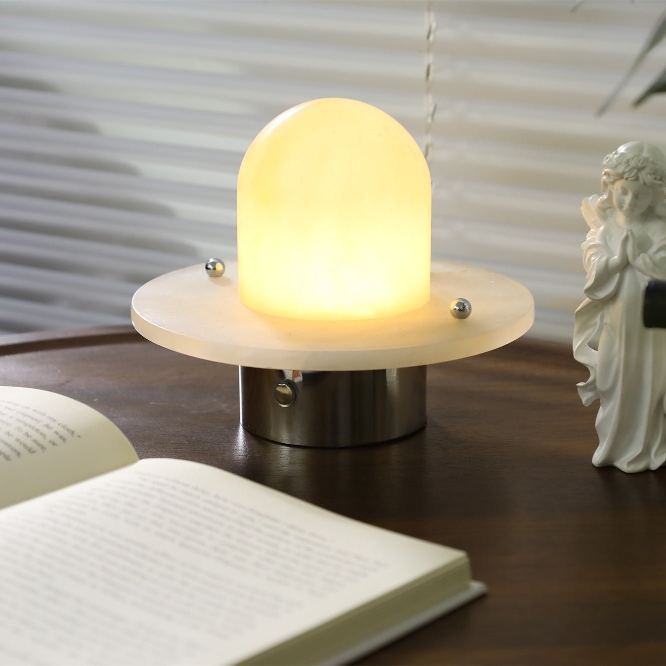 Dyxlen Table Lamp-Neutral Decor