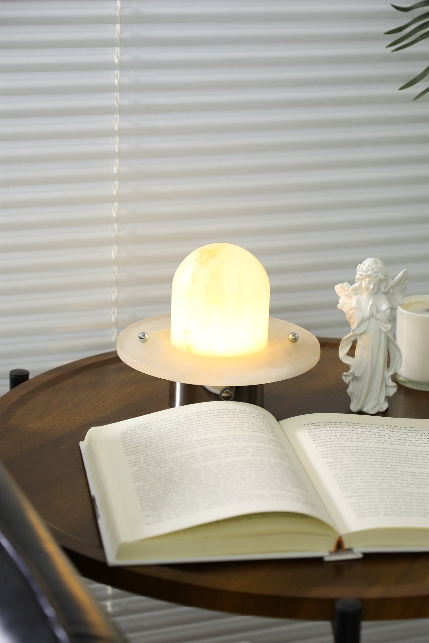 Dyxlen Table Lamp-Neutral Decor