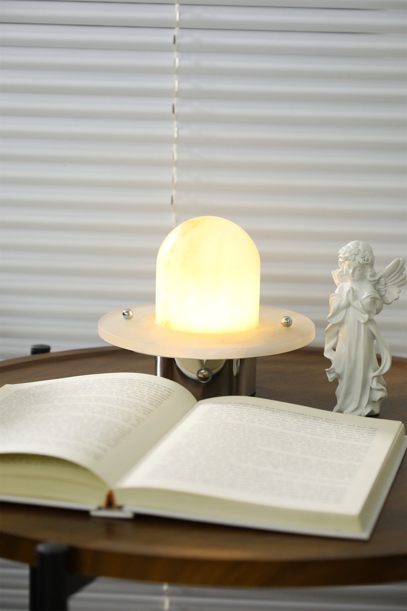 Dyxlen Table Lamp-Neutral Decor