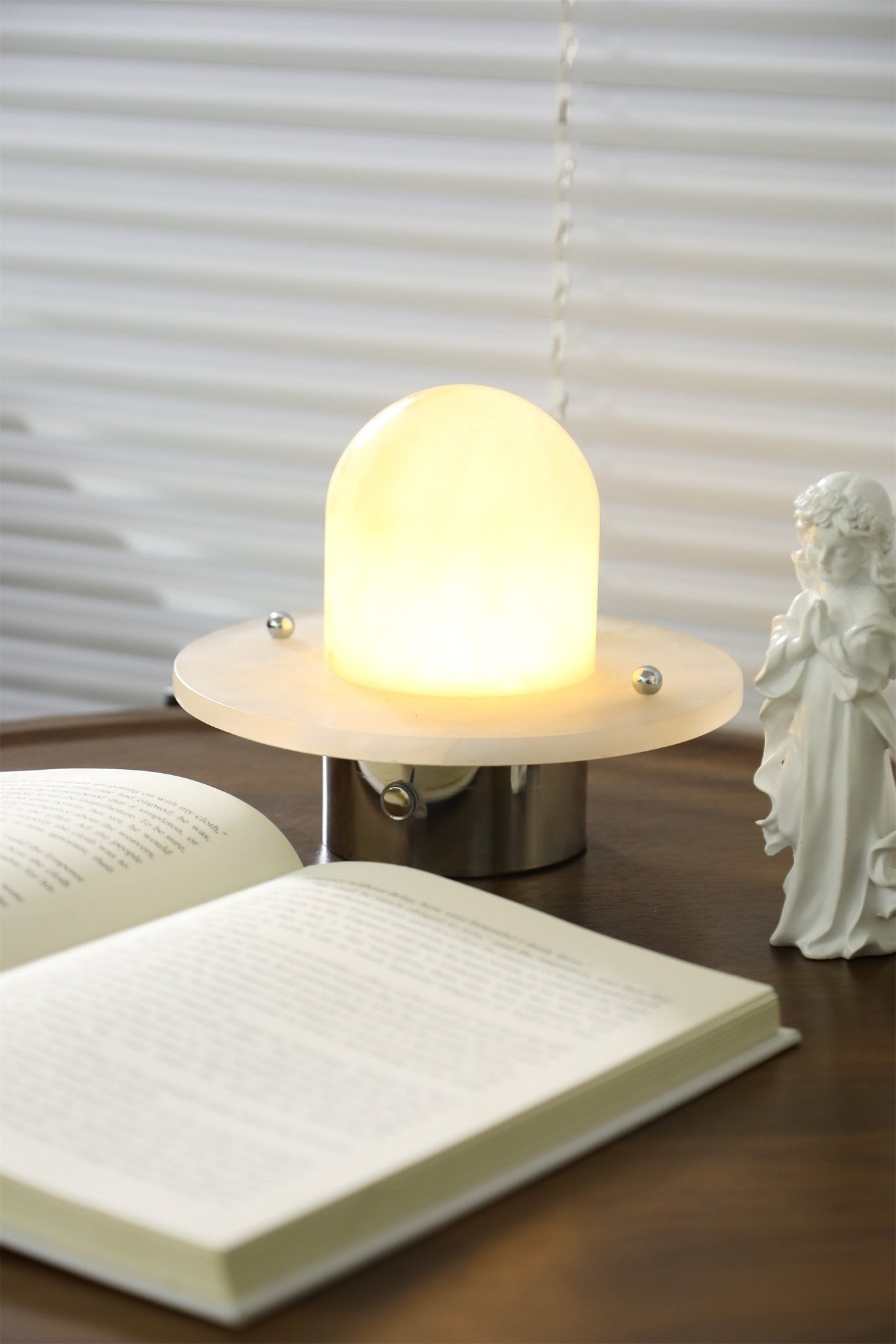 Dyxlen Table Lamp-Neutral Decor