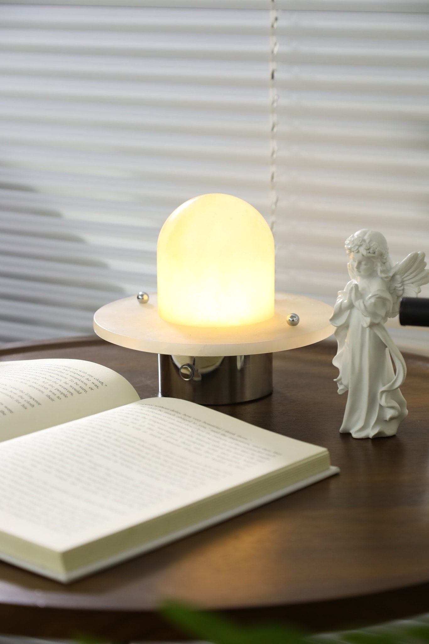 Dyxlen Table Lamp-Neutral Decor