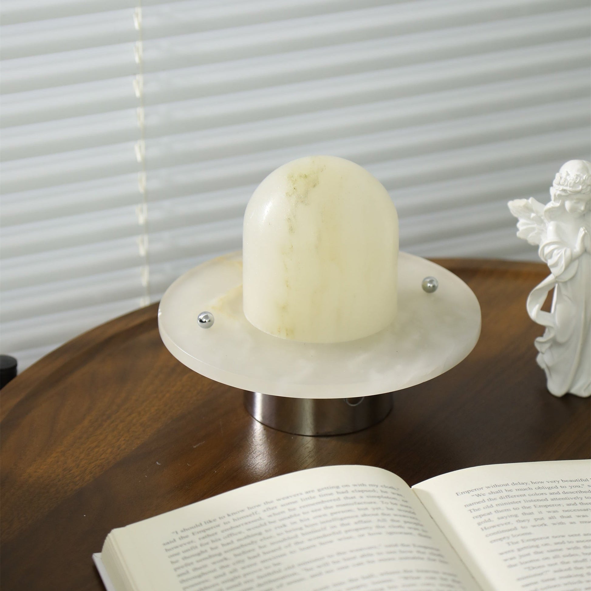 Dyxlen Table Lamp-Neutral Decor