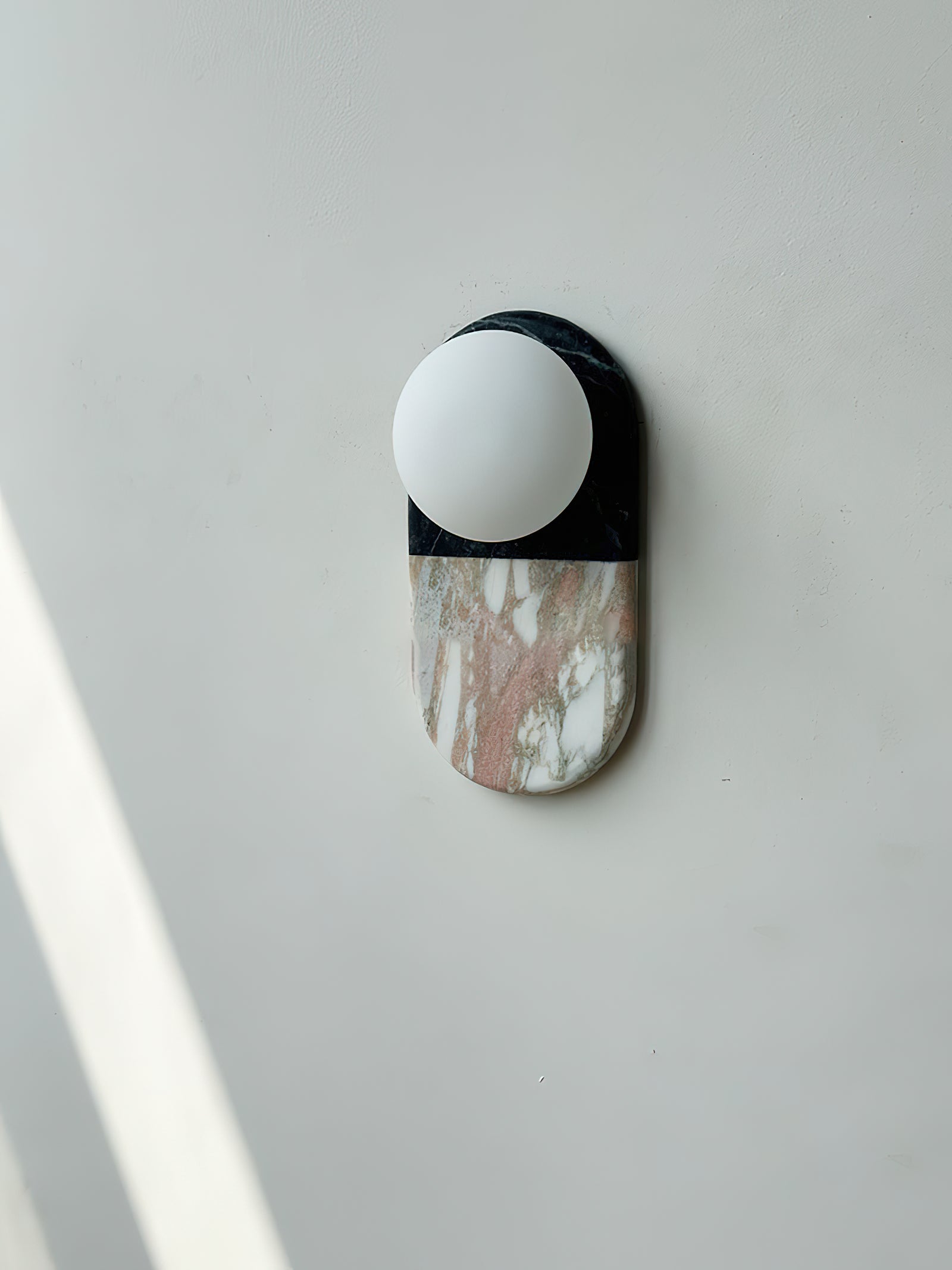 Alvynan Wall Lamp