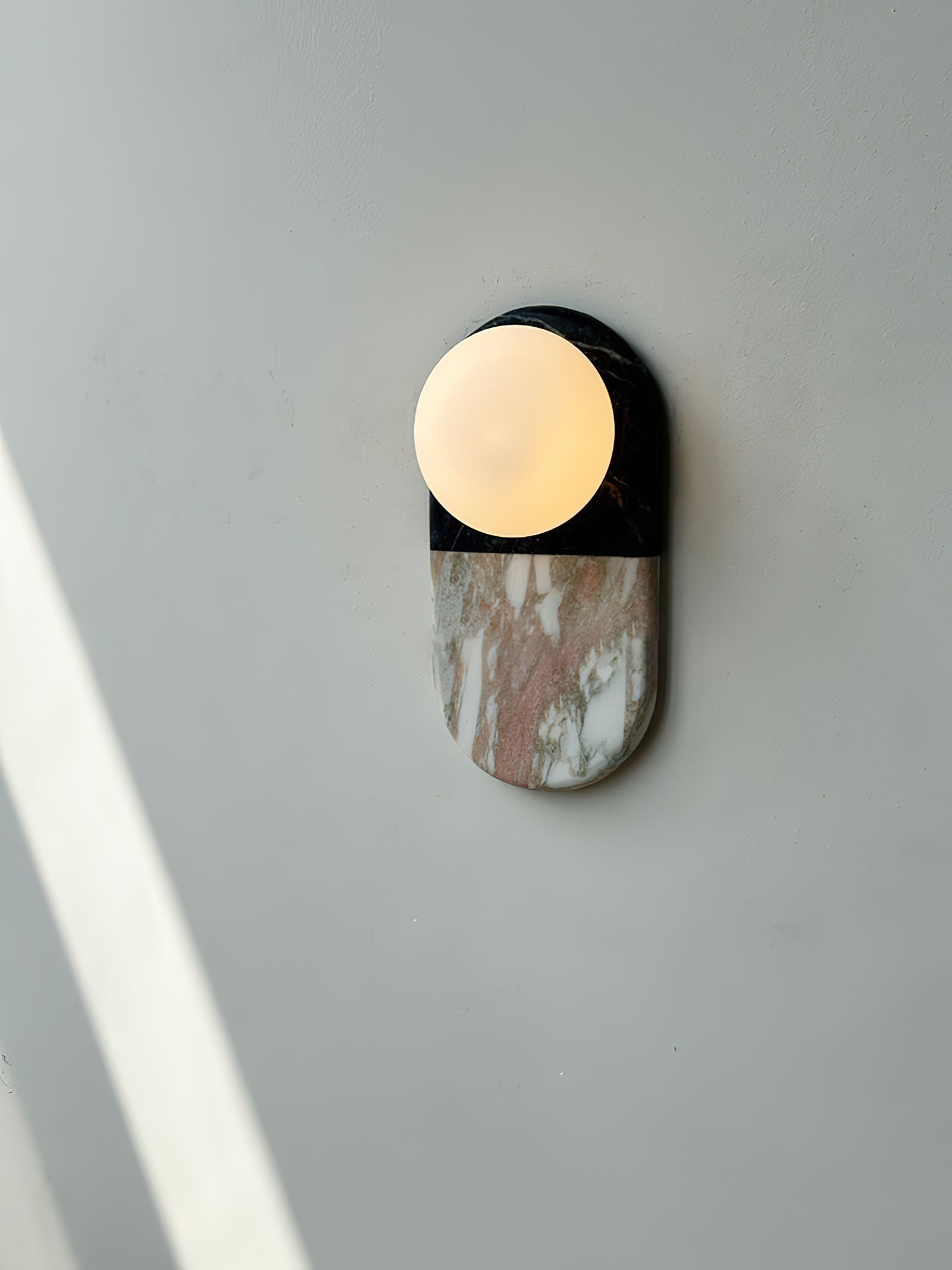 Alvynan Wall Lamp