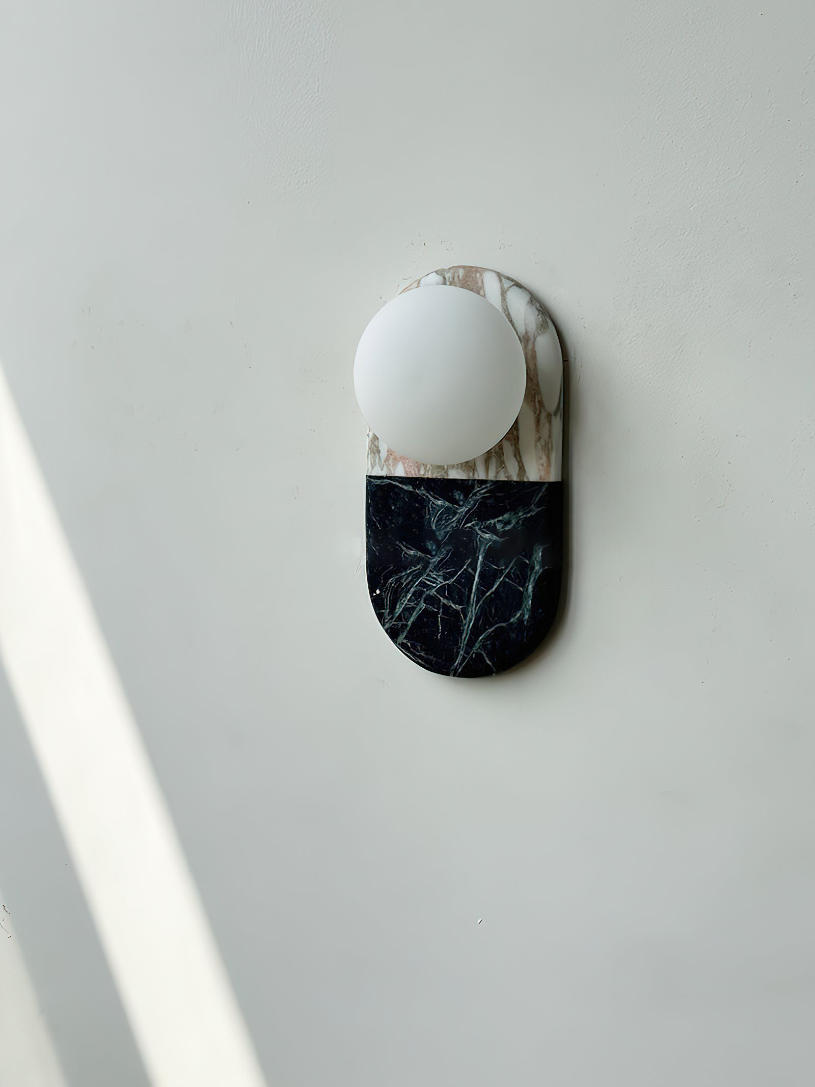 Alvynan Wall Lamp