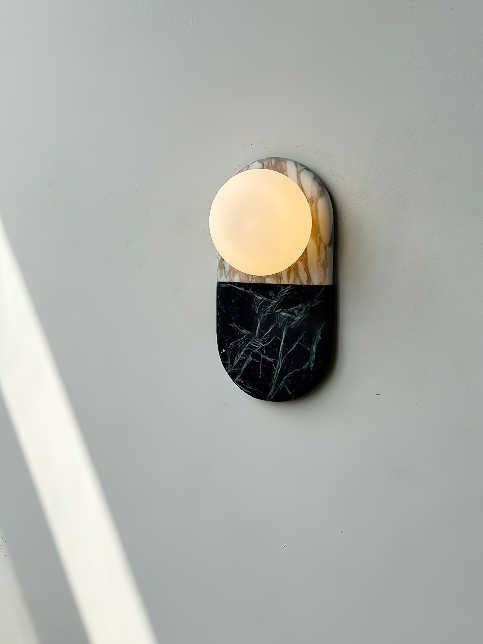 Alvynan Wall Lamp