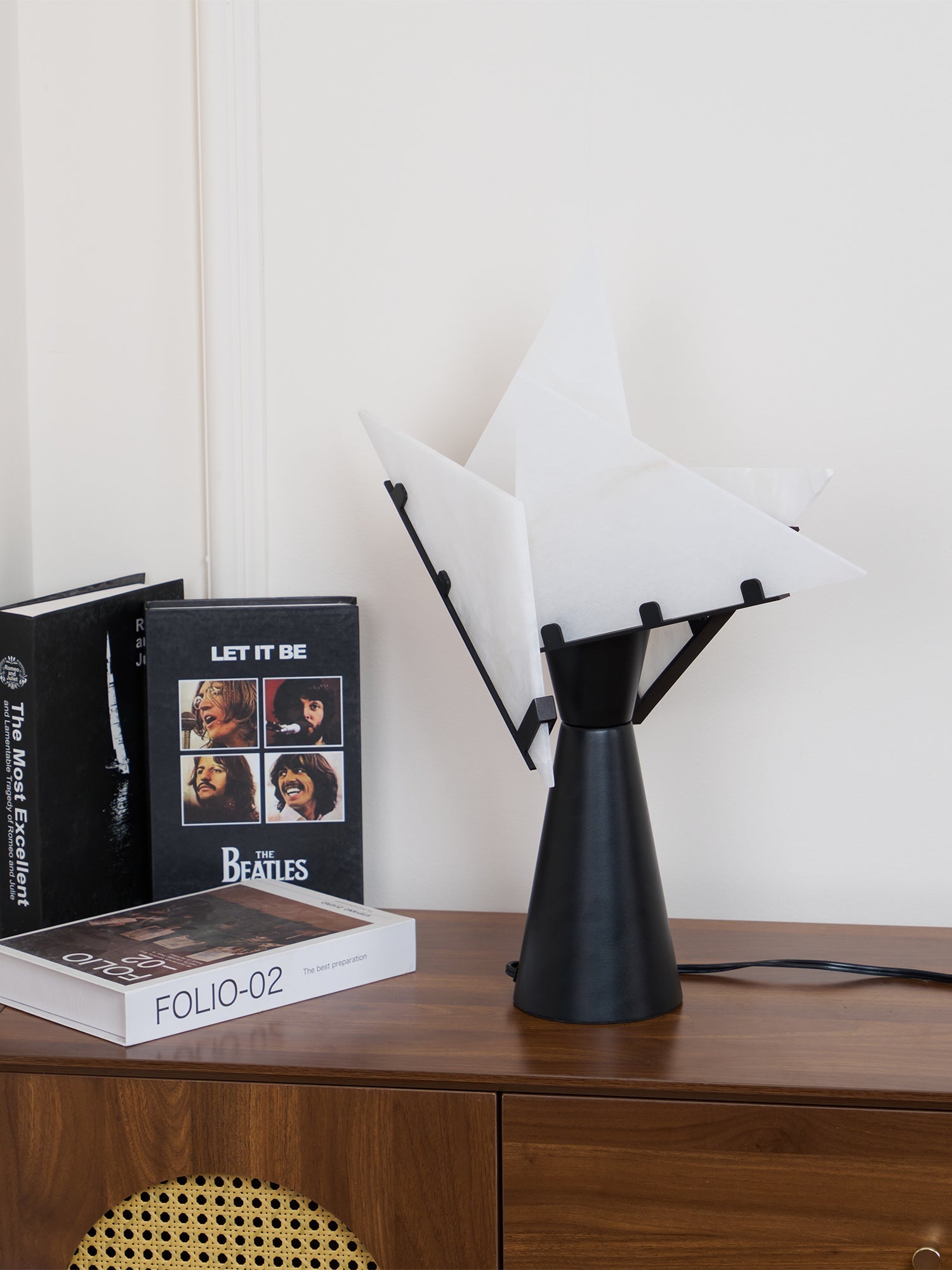 Aursilion Star Alabaster Table Lamp-Neutral Decor
