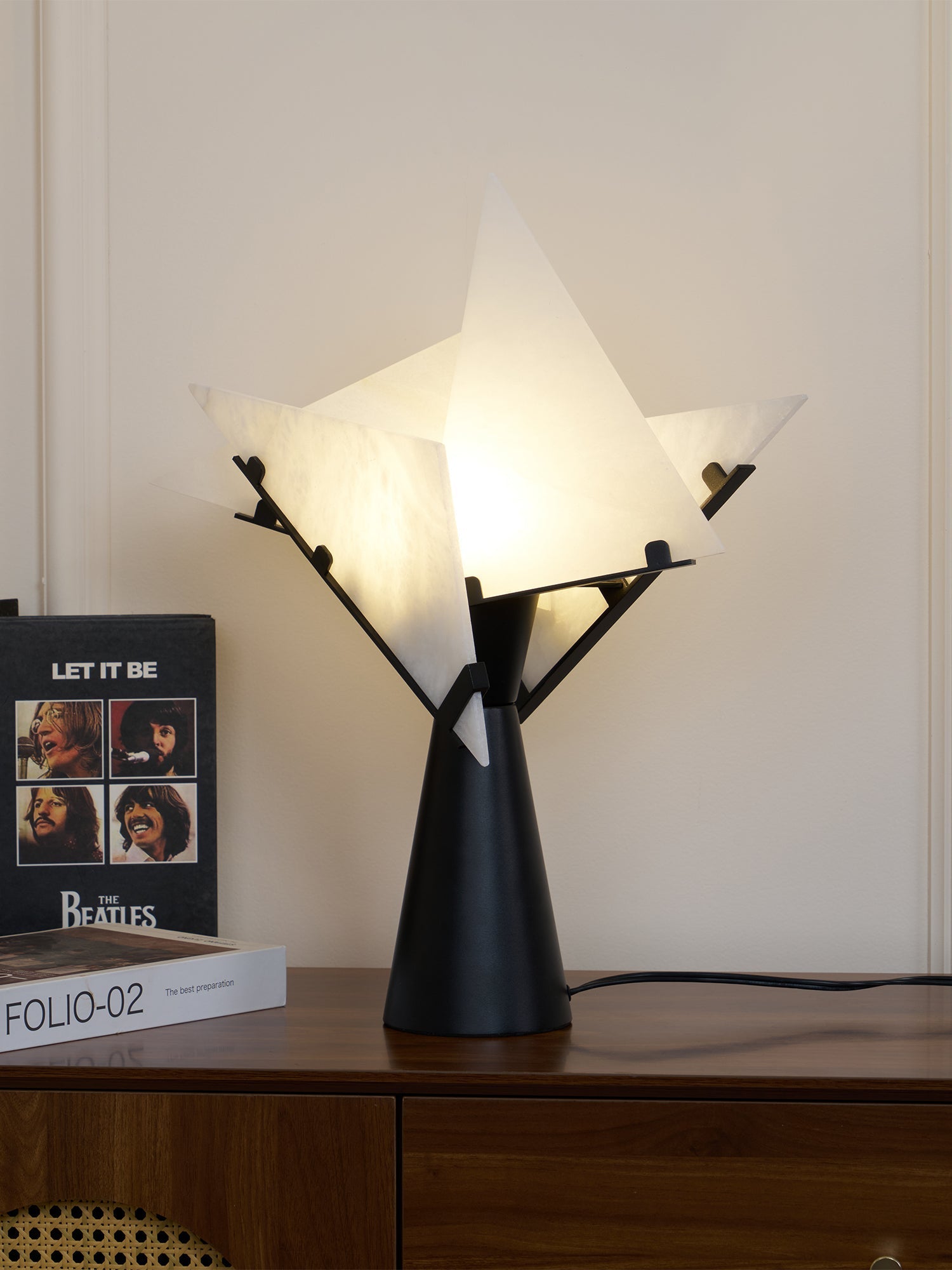 Aursilion Star Alabaster Table Lamp-Neutral Decor