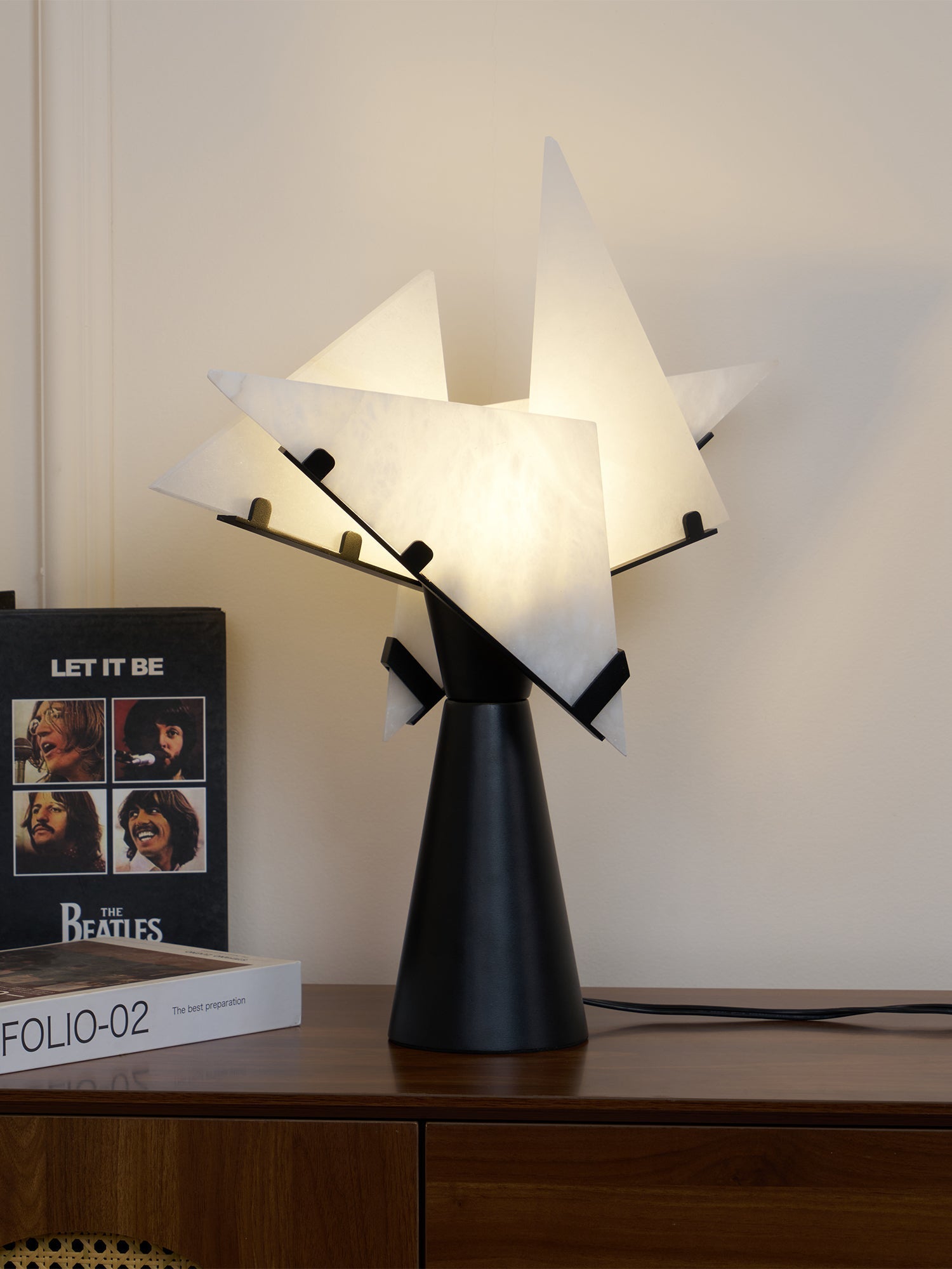 Aursilion Star Alabaster Table Lamp-Neutral Decor