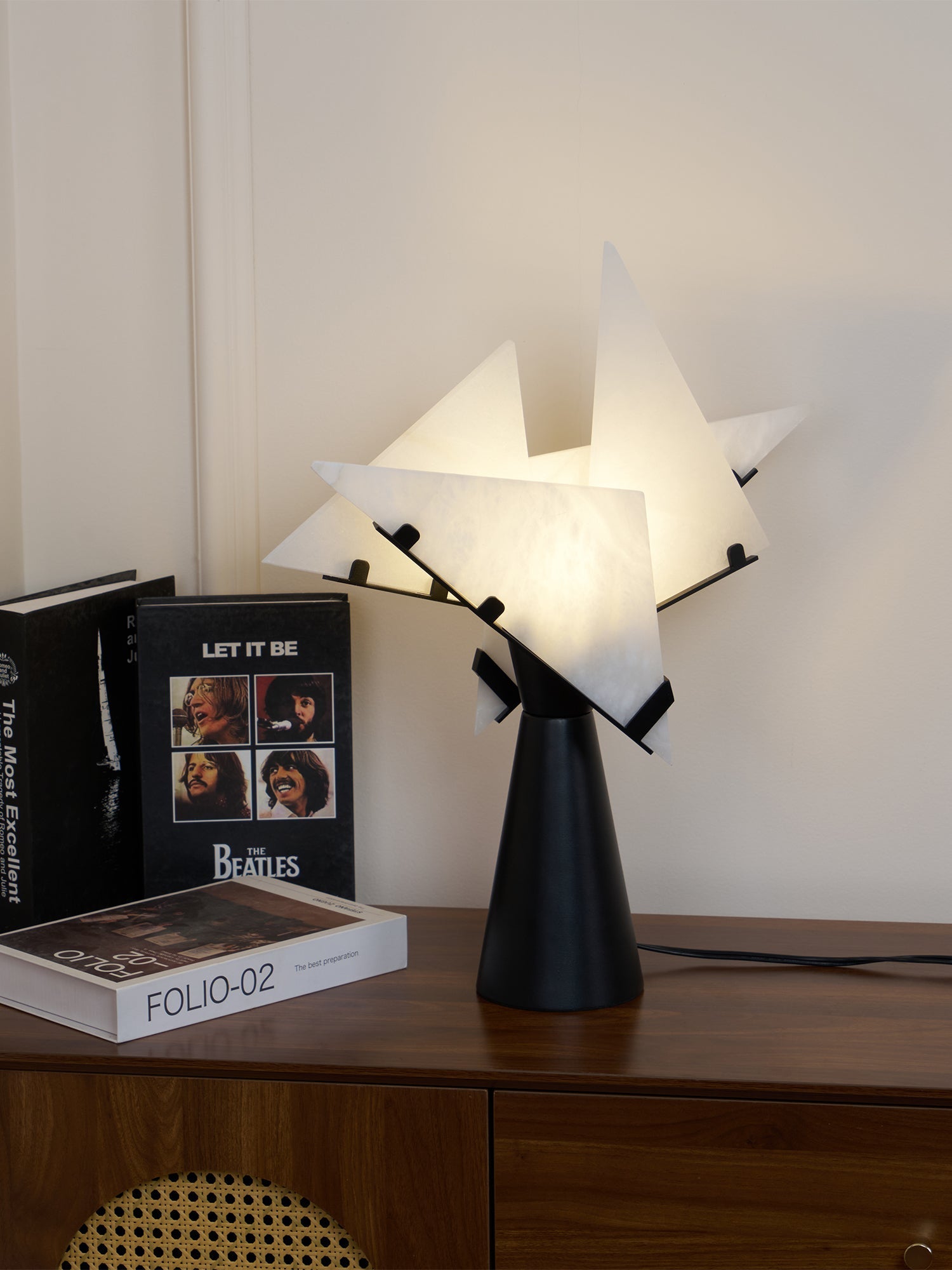 Aursilion Star Alabaster Table Lamp-Neutral Decor
