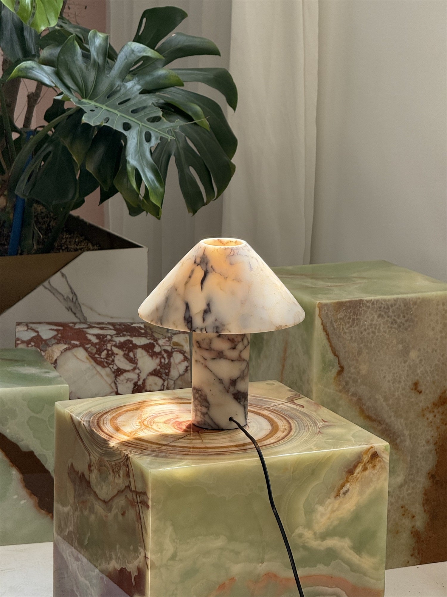 Close-up of the natural Orange Onyx veining.