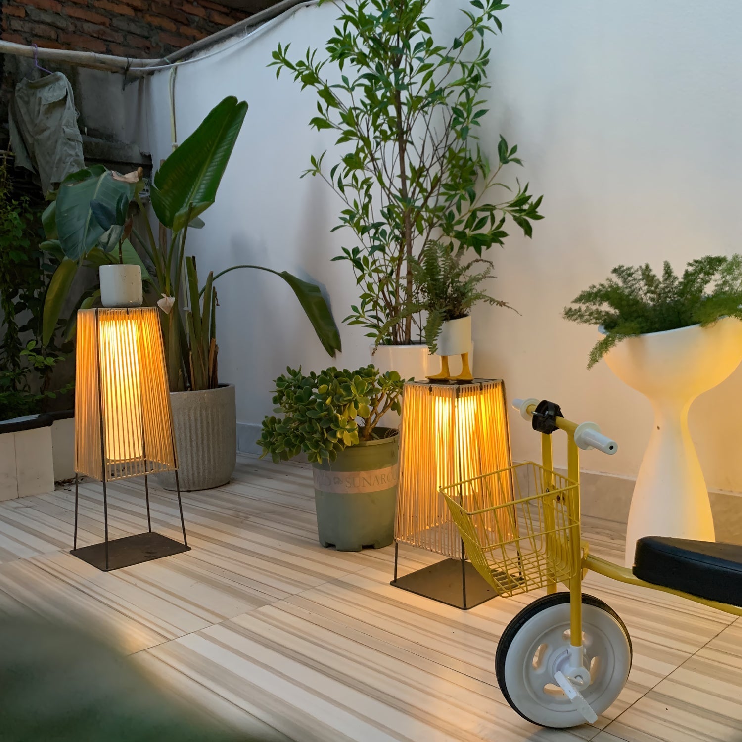 Aru Modern Outdoor Light-Neutral Decor