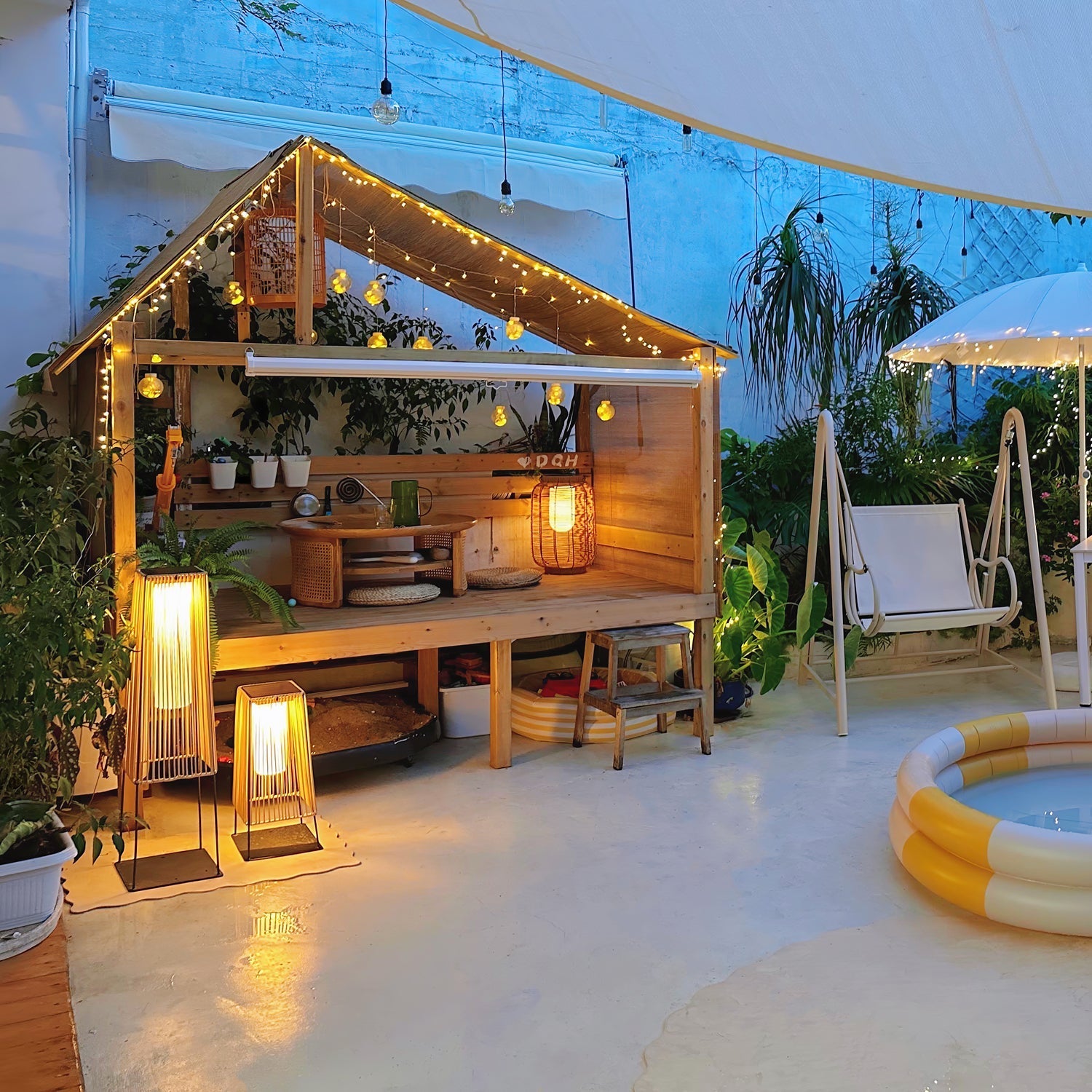 Aru Modern Outdoor Light-Neutral Decor
