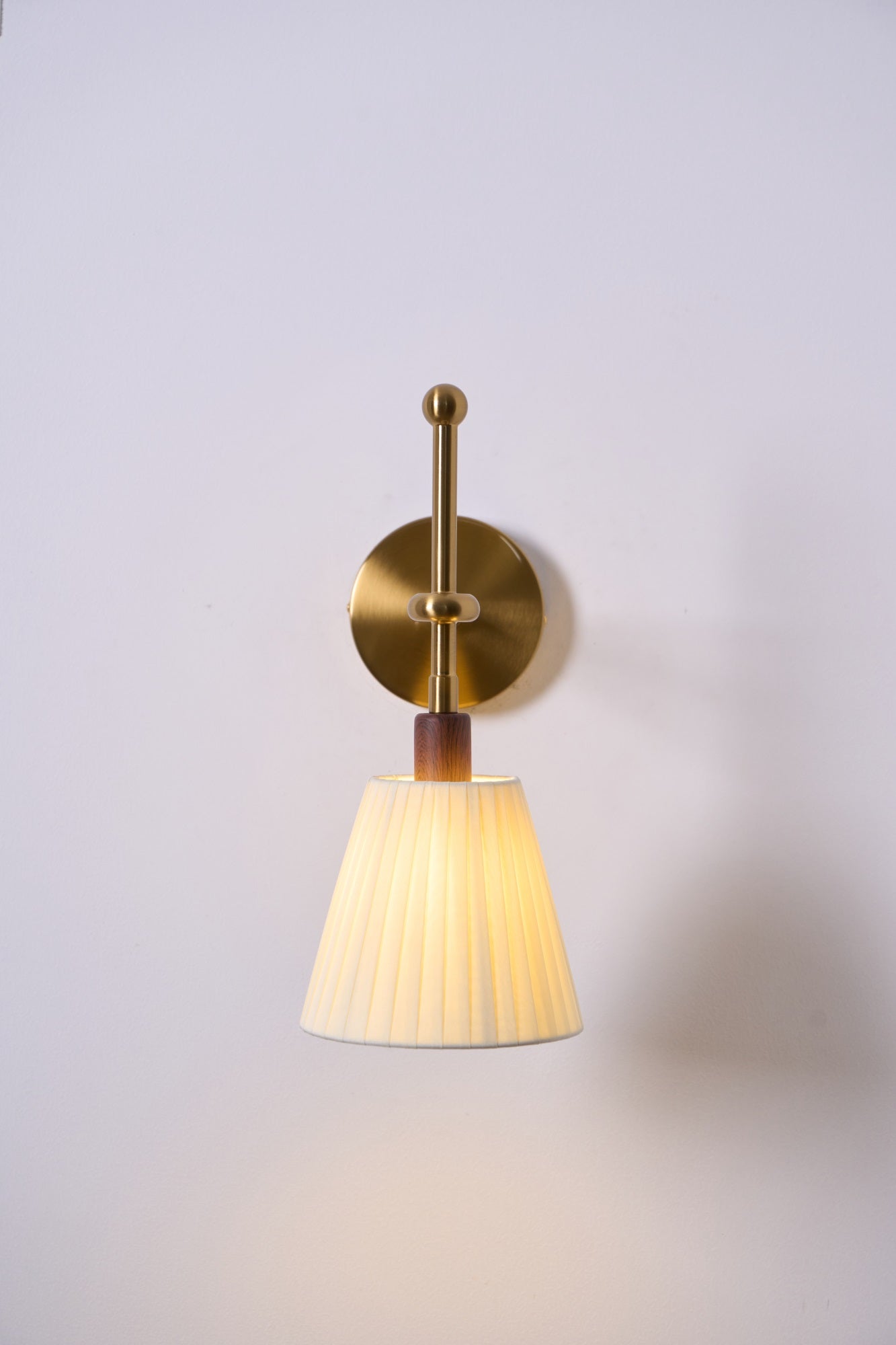Gairm Wall Lamp Pleated Fabric Brass-Neutral Decor