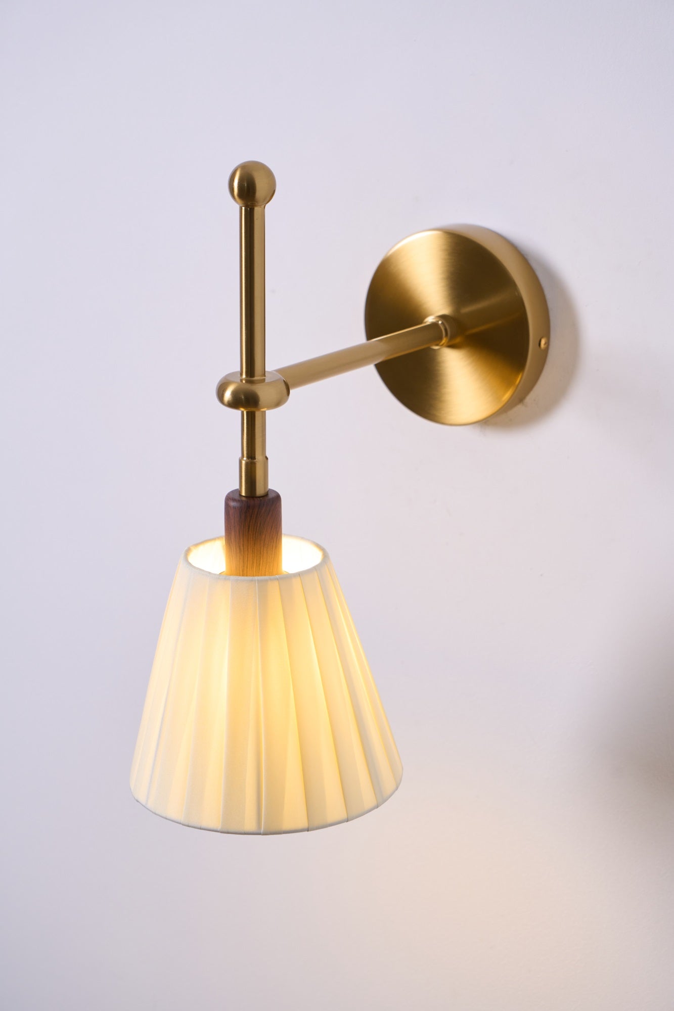 Gairm Wall Lamp Pleated Fabric Brass-Neutral Decor