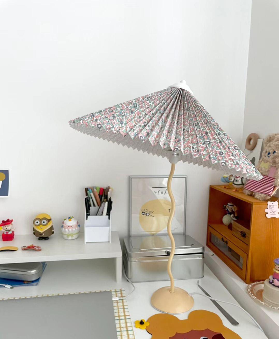 Krenis Fabric Artistic Table Lamp-Neutral Decor