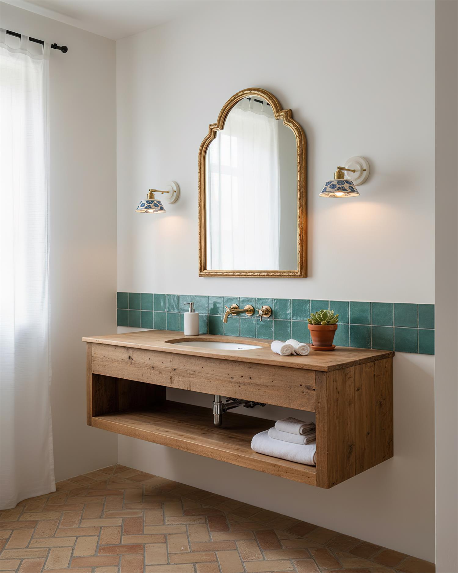 Lisette Wall Light