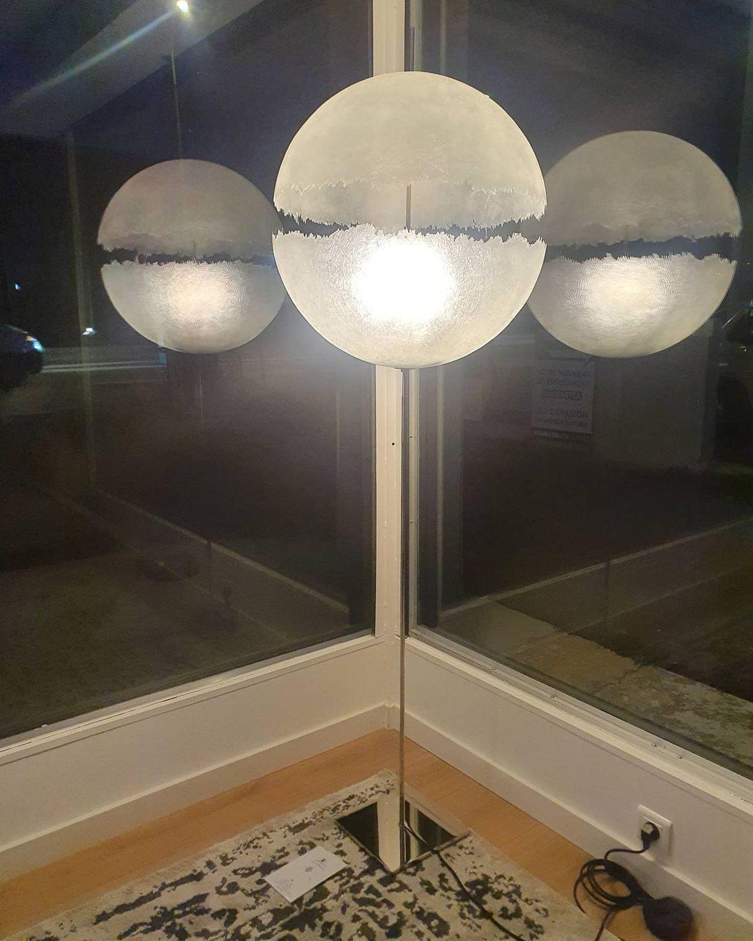 Sel Futuristic Pendant Lamp-Neutral Decor