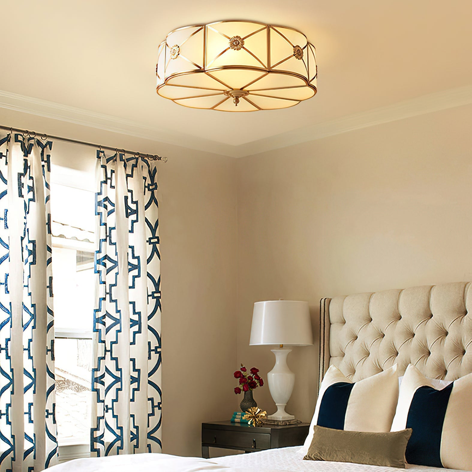 Vocor Ceiling Lamp Brass Scalloped Frosted Classic-Neutral Decor