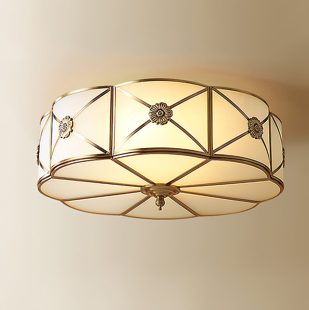 Vocor Ceiling Lamp Brass Scalloped Frosted Classic-Neutral Decor