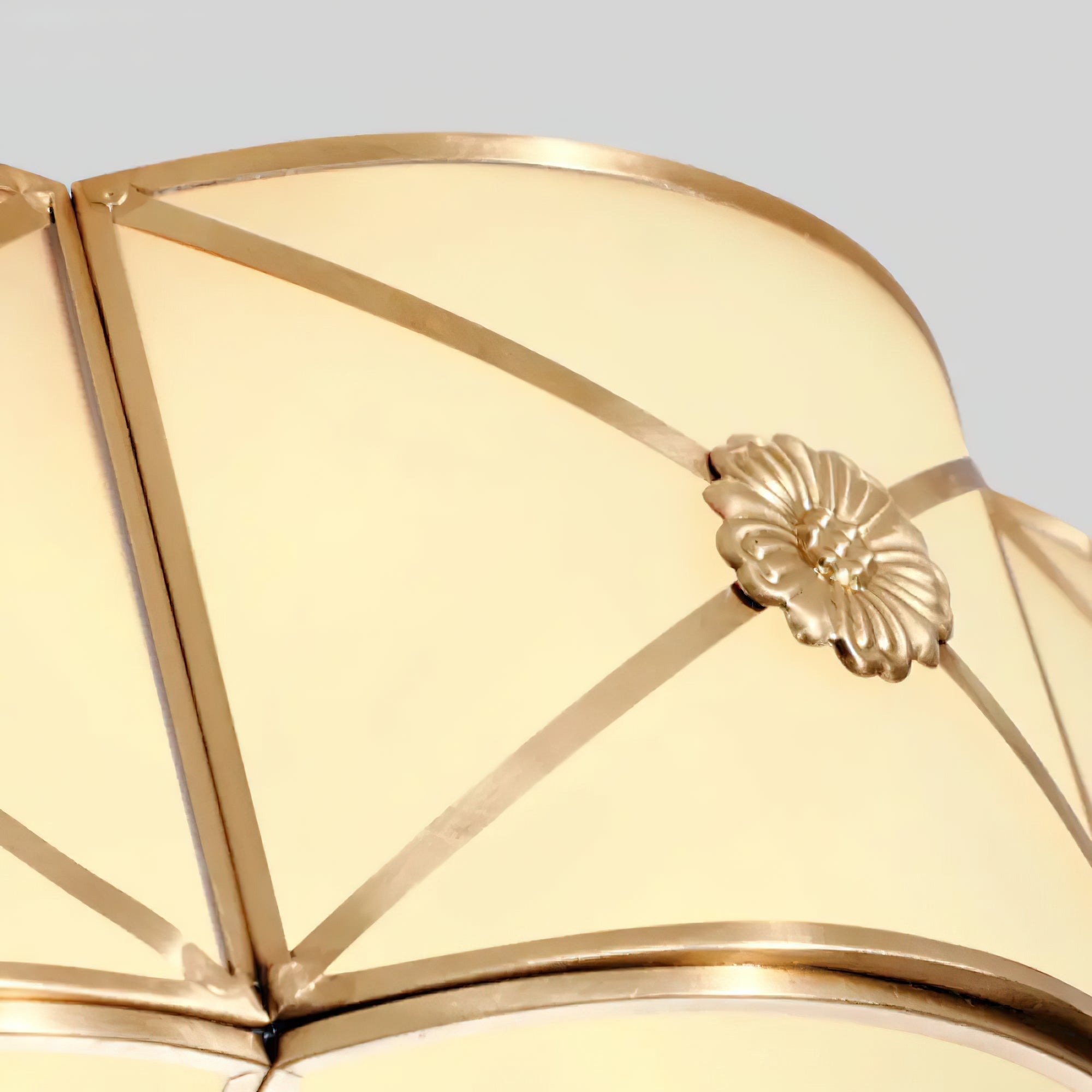 Vocor Ceiling Lamp Brass Scalloped Frosted Classic-Neutral Decor