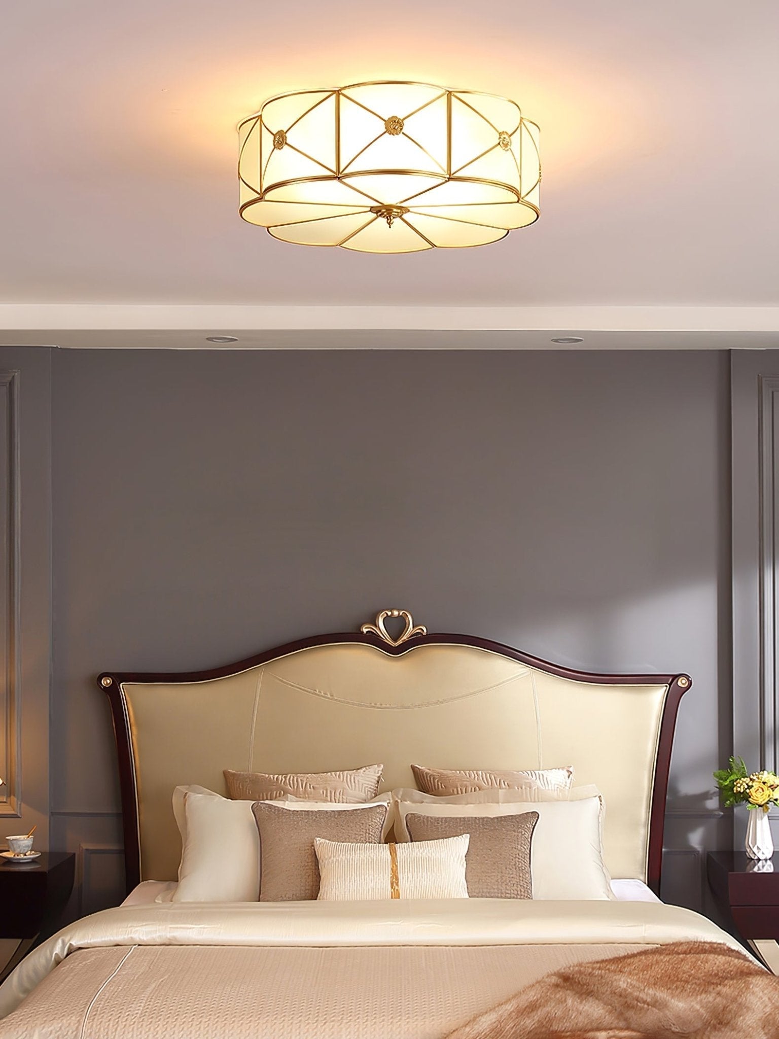 Vocor Ceiling Lamp Brass Scalloped Frosted Classic-Neutral Decor