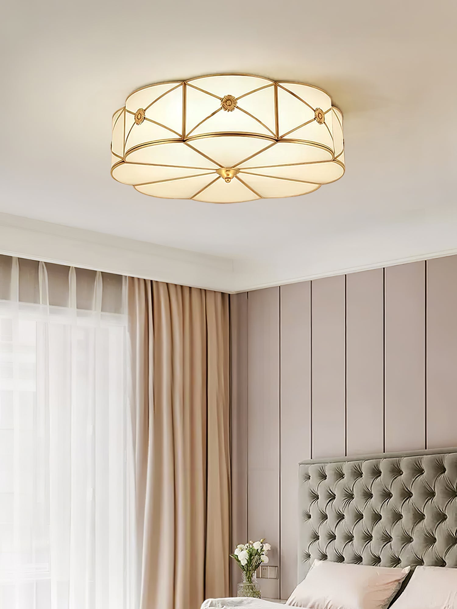 Vocor Ceiling Lamp Brass Scalloped Frosted Classic-Neutral Decor