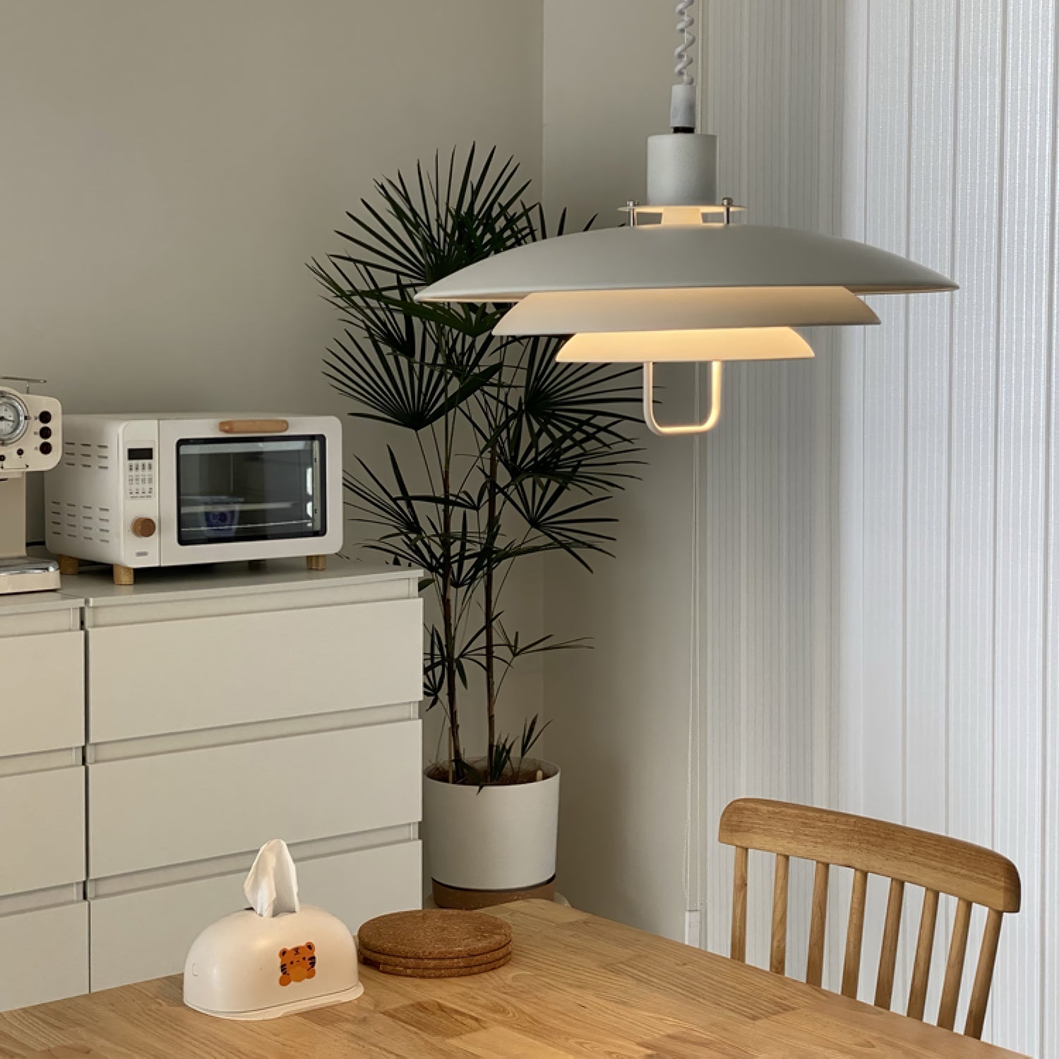 Divor Aluminum Glam Pendant Lamp-Neutral Decor