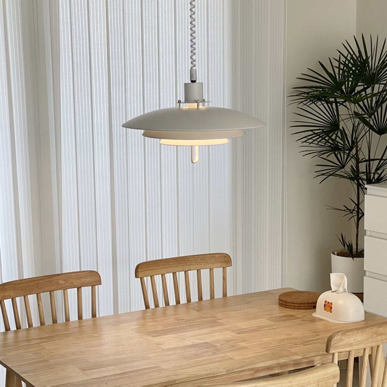 Divor Aluminum Glam Pendant Lamp-Neutral Decor