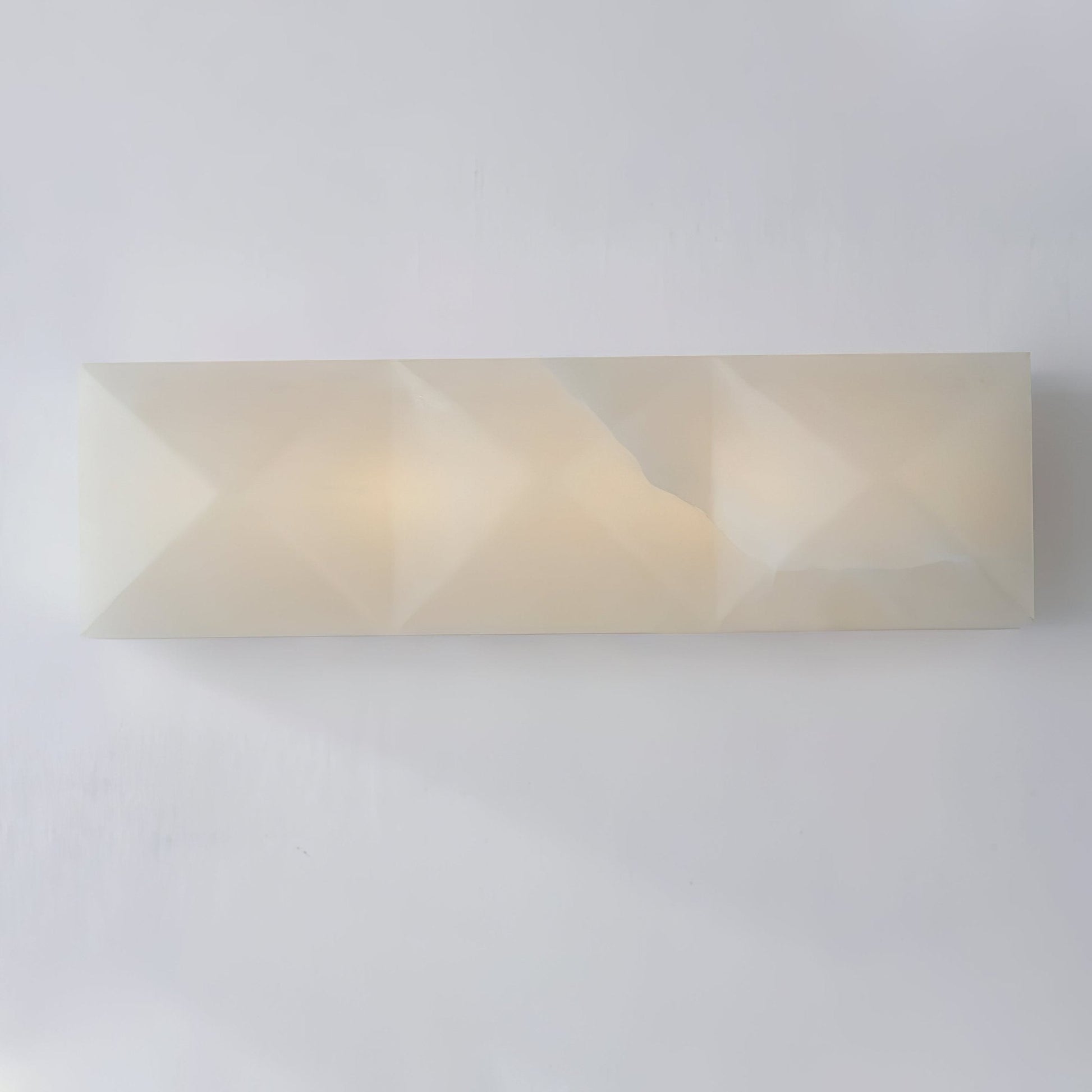 Dione Modern Alabaster Wall Light-Neutral Decor