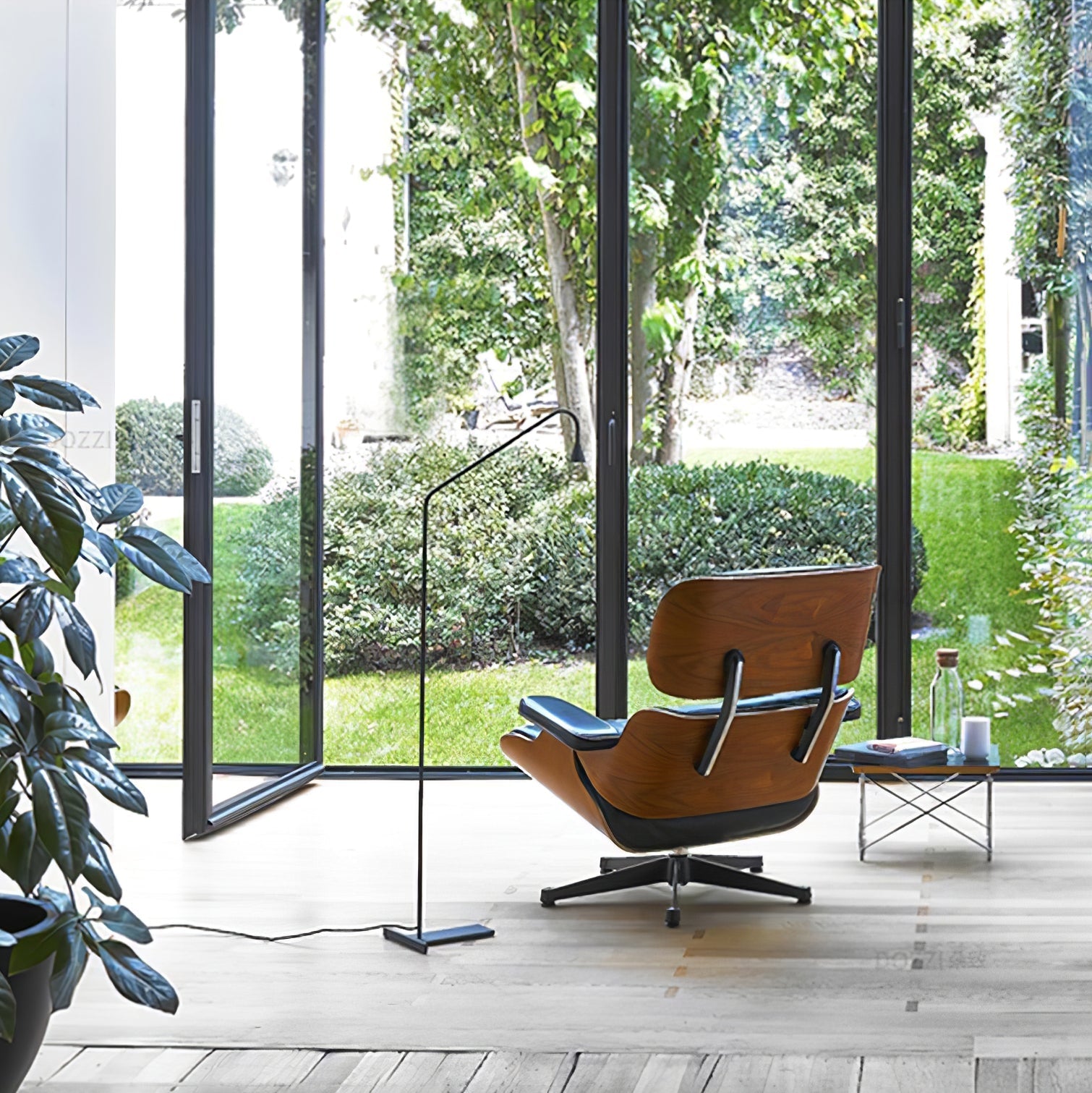 Arc Modern Gold Floor Lamp-Neutral Decor