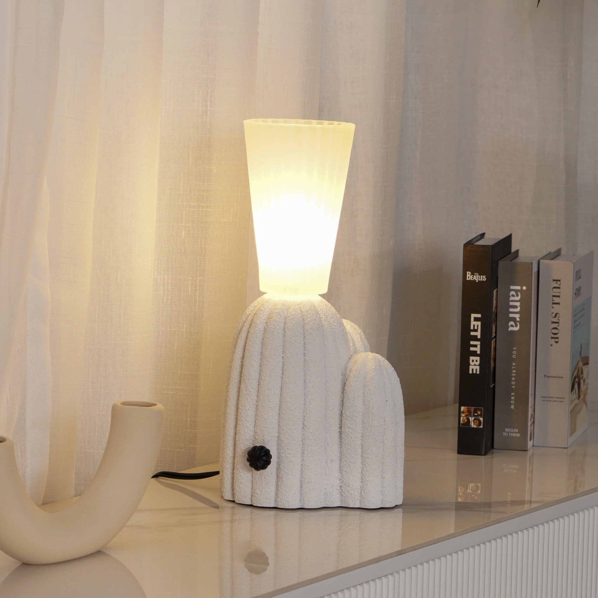Soreny Resin Artistic Table Lamp-Neutral Decor