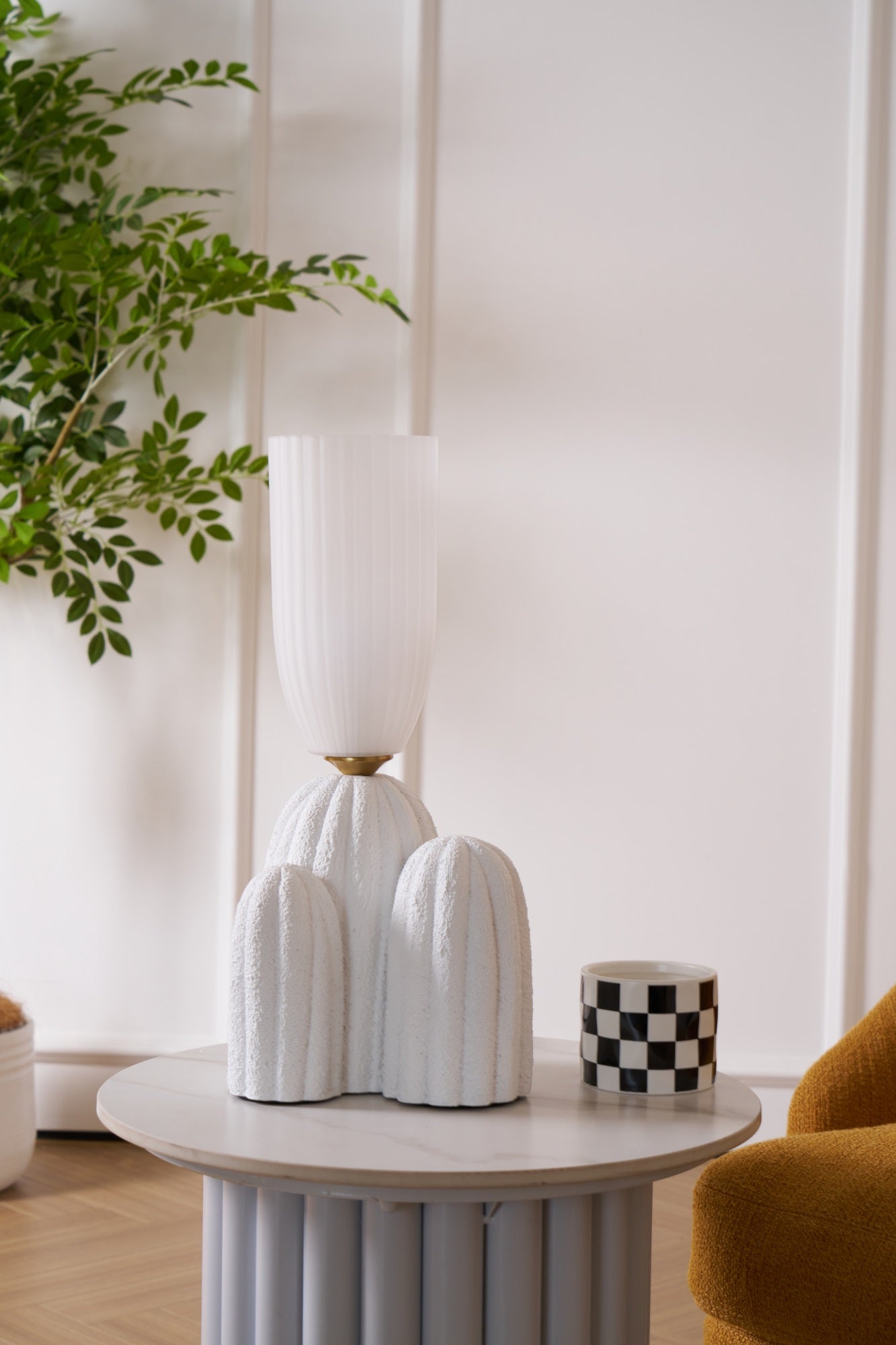 Soreny Resin Artistic Table Lamp-Neutral Decor
