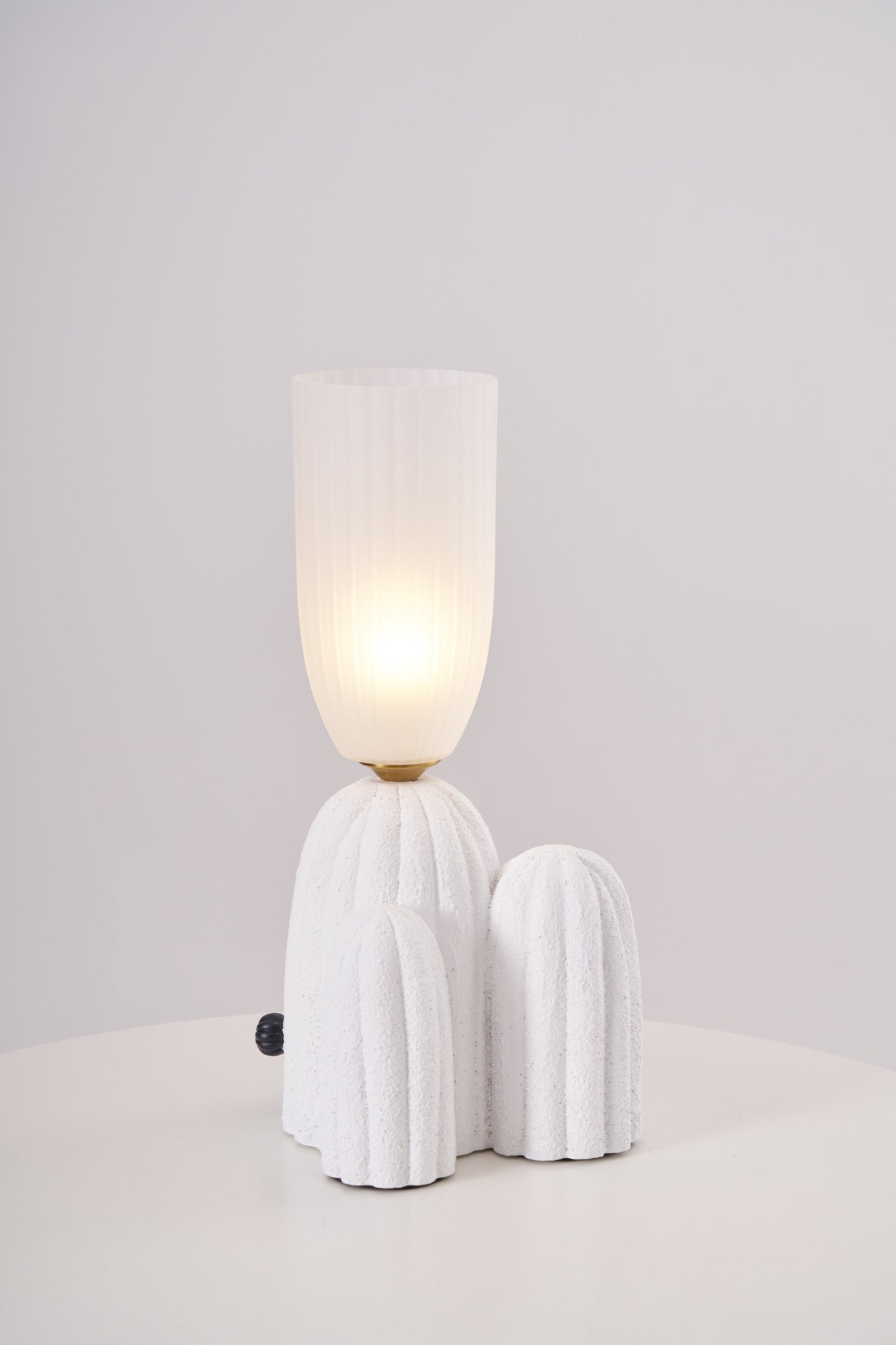 Soreny Resin Artistic Table Lamp-Neutral Decor