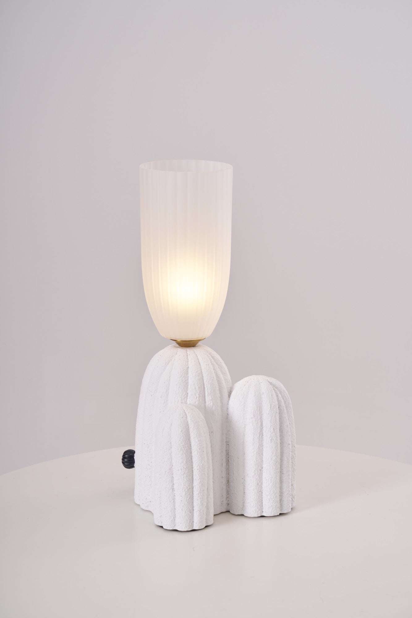 Soreny Resin Artistic Table Lamp-Neutral Decor