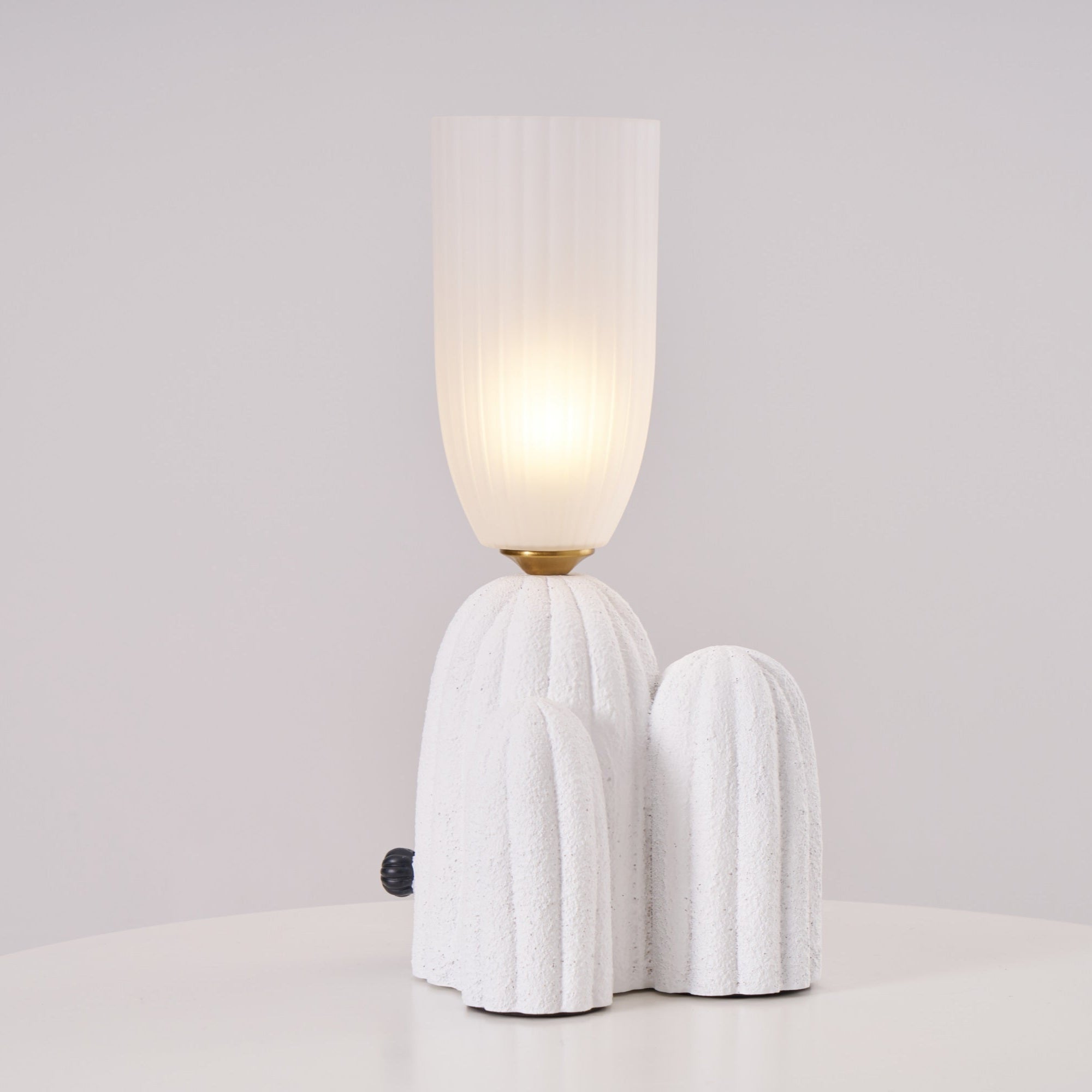 Soreny Resin Artistic Table Lamp-Neutral Decor
