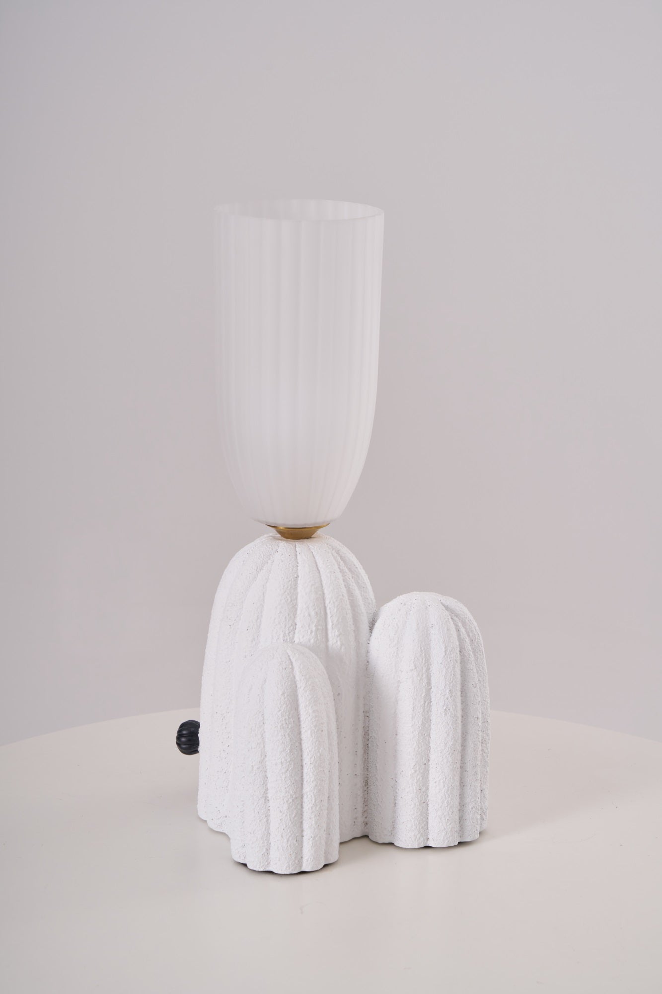 Soreny Resin Artistic Table Lamp-Neutral Decor