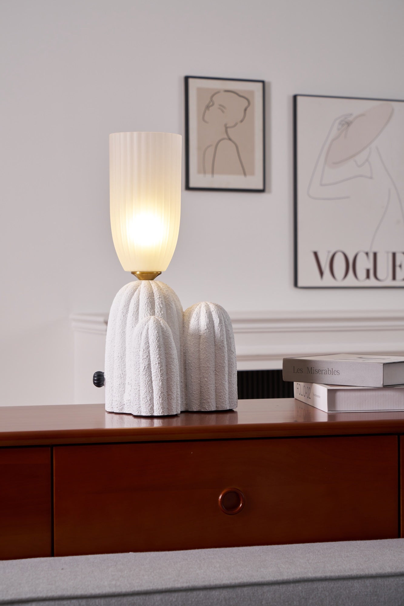 Soreny Resin Artistic Table Lamp-Neutral Decor