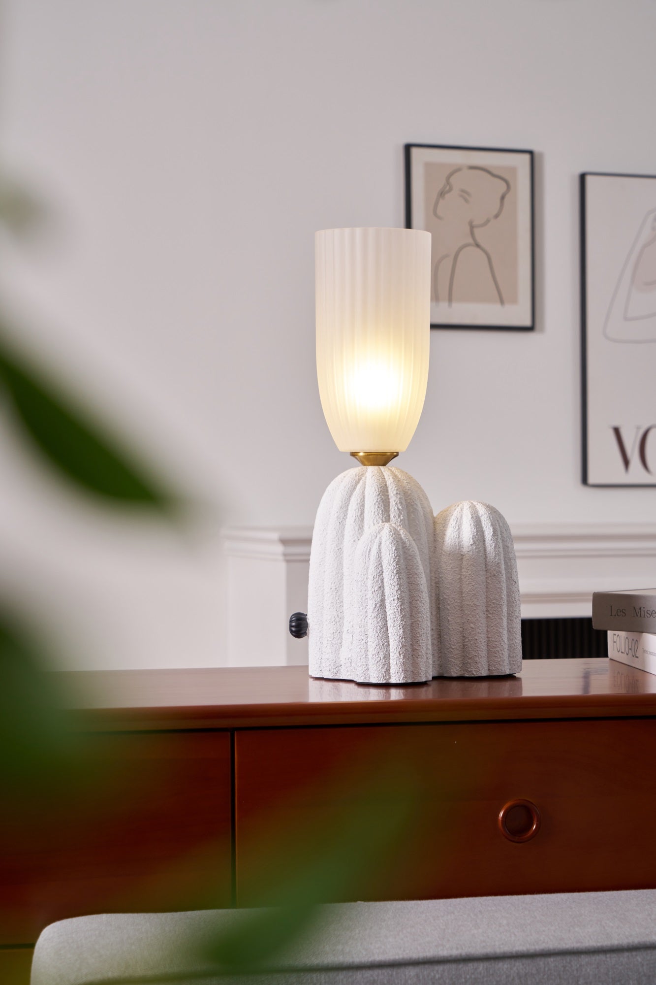 Soreny Resin Artistic Table Lamp-Neutral Decor