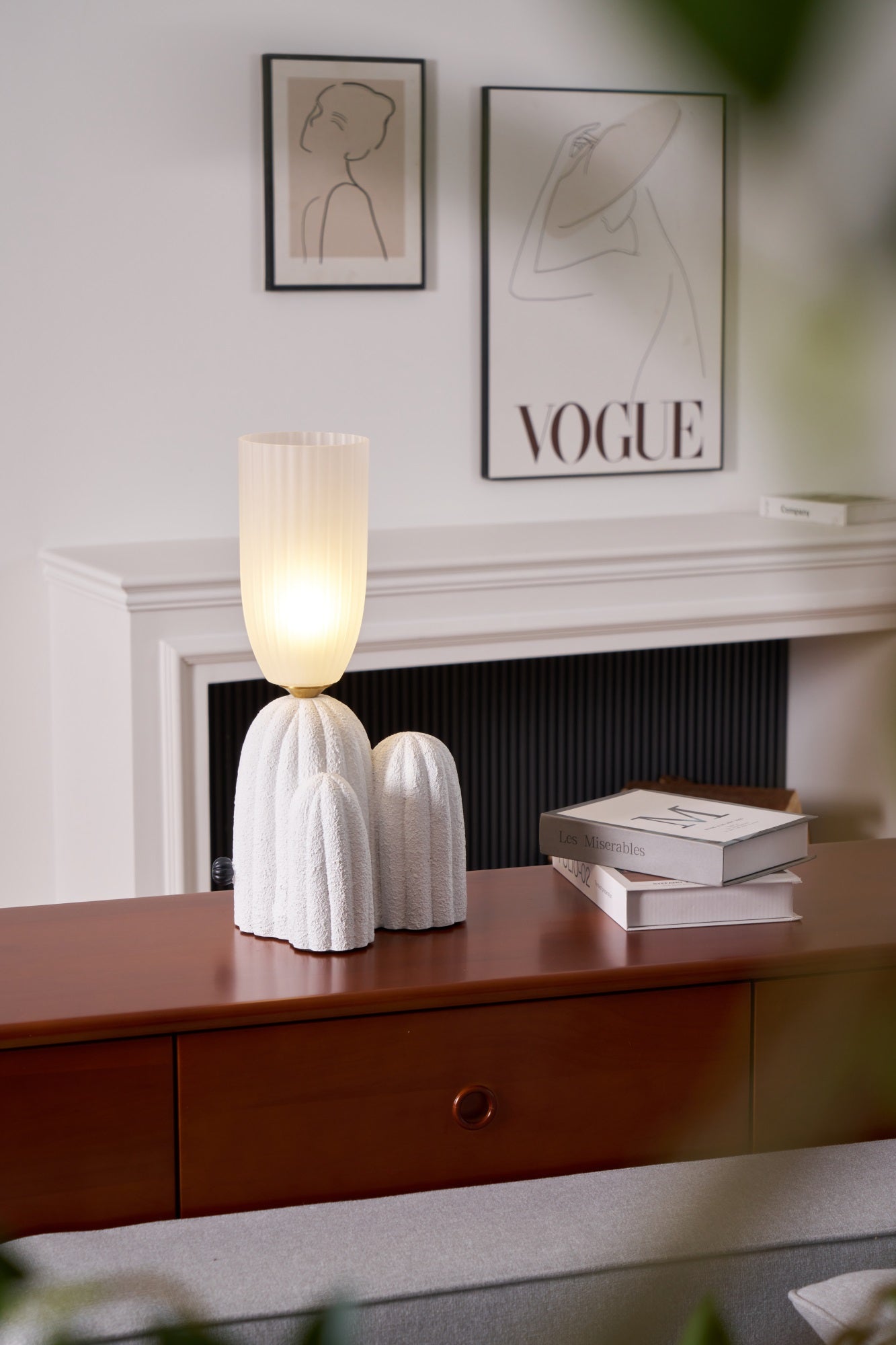 Soreny Resin Artistic Table Lamp-Neutral Decor