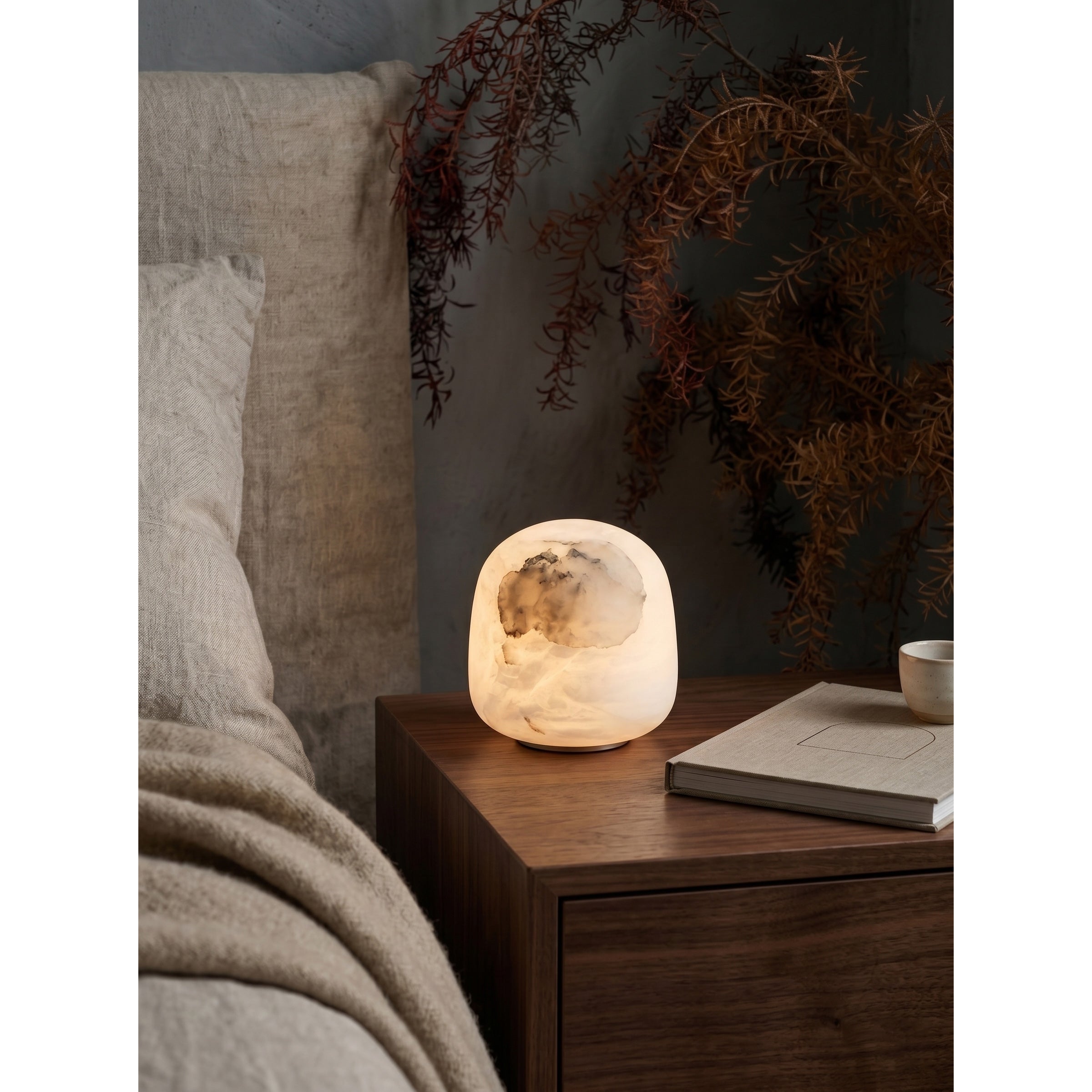 Size comparison chart illustrating the dimensions of the alabaster lamp.