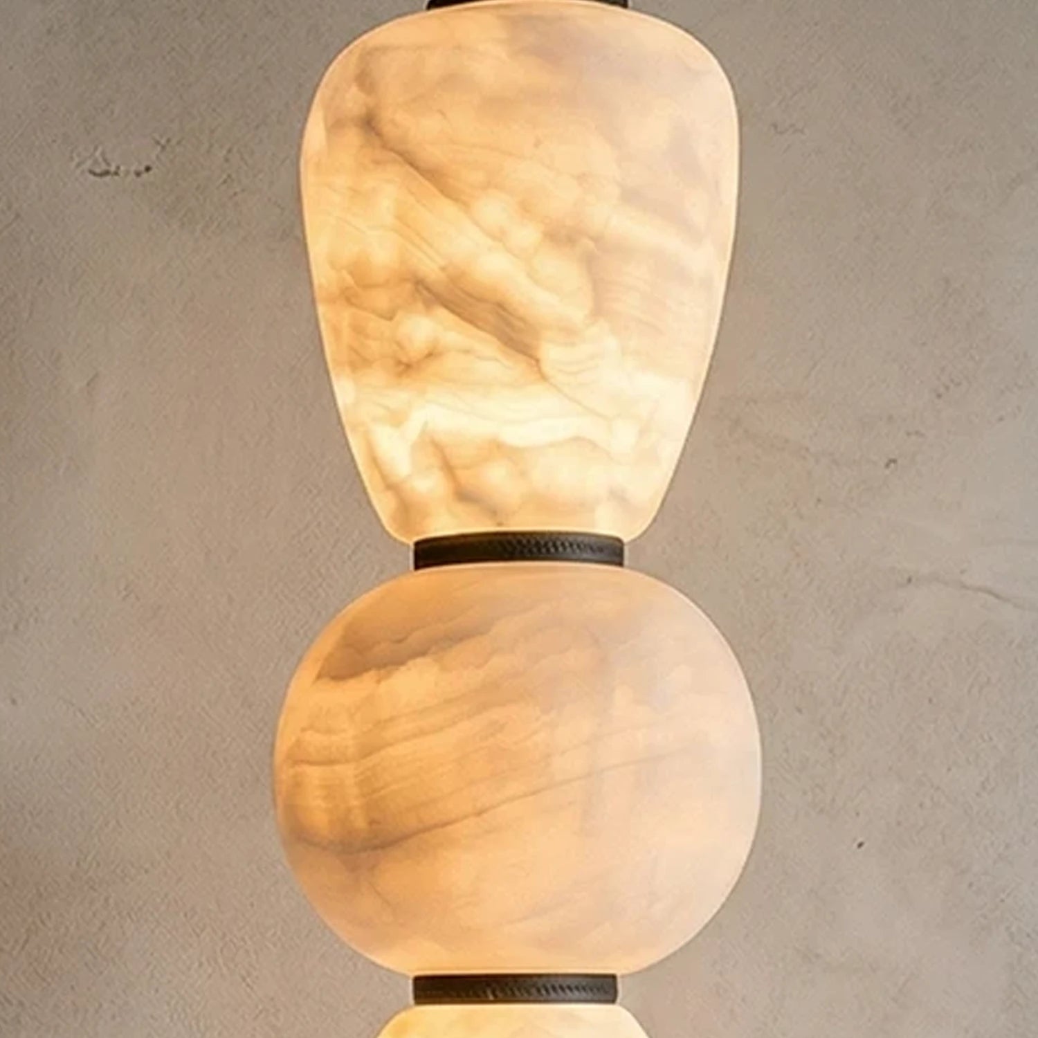 Full view of the Alabaster Pendulous Pearl Pendant Lamp.
