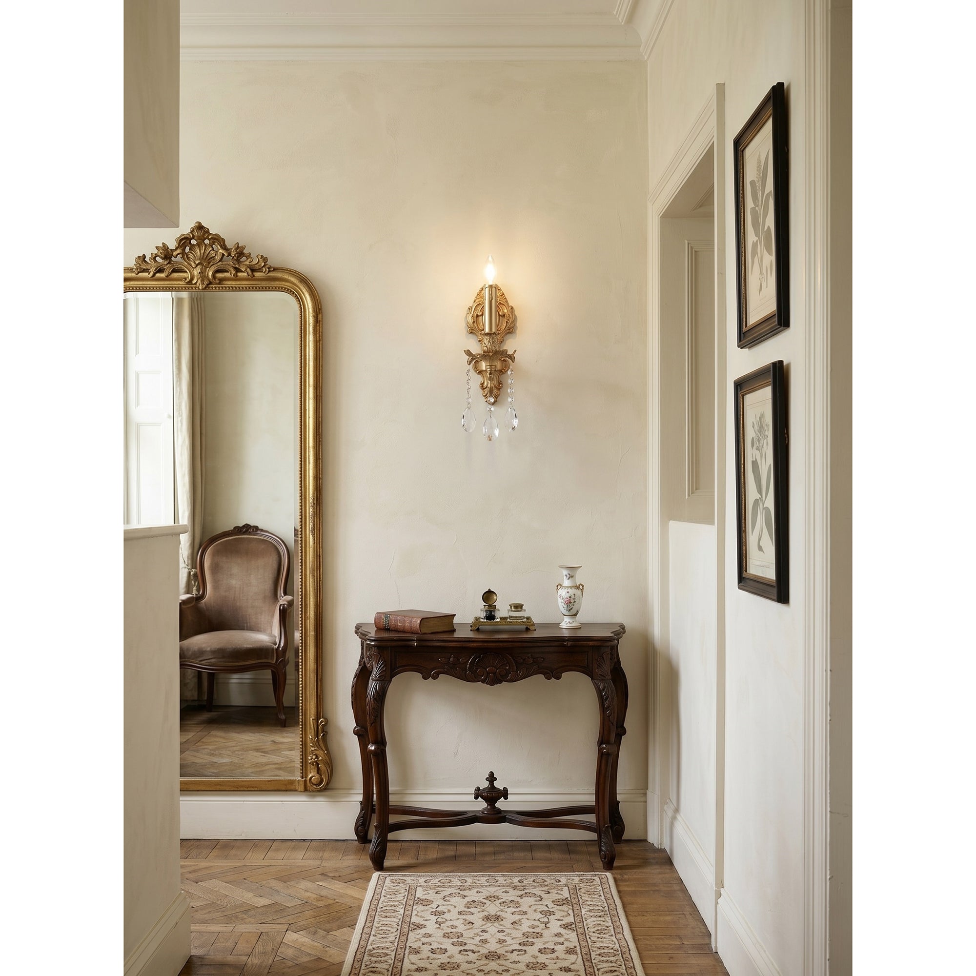 The faux-candle sleeve detail of the Aldepo Wall Sconce.