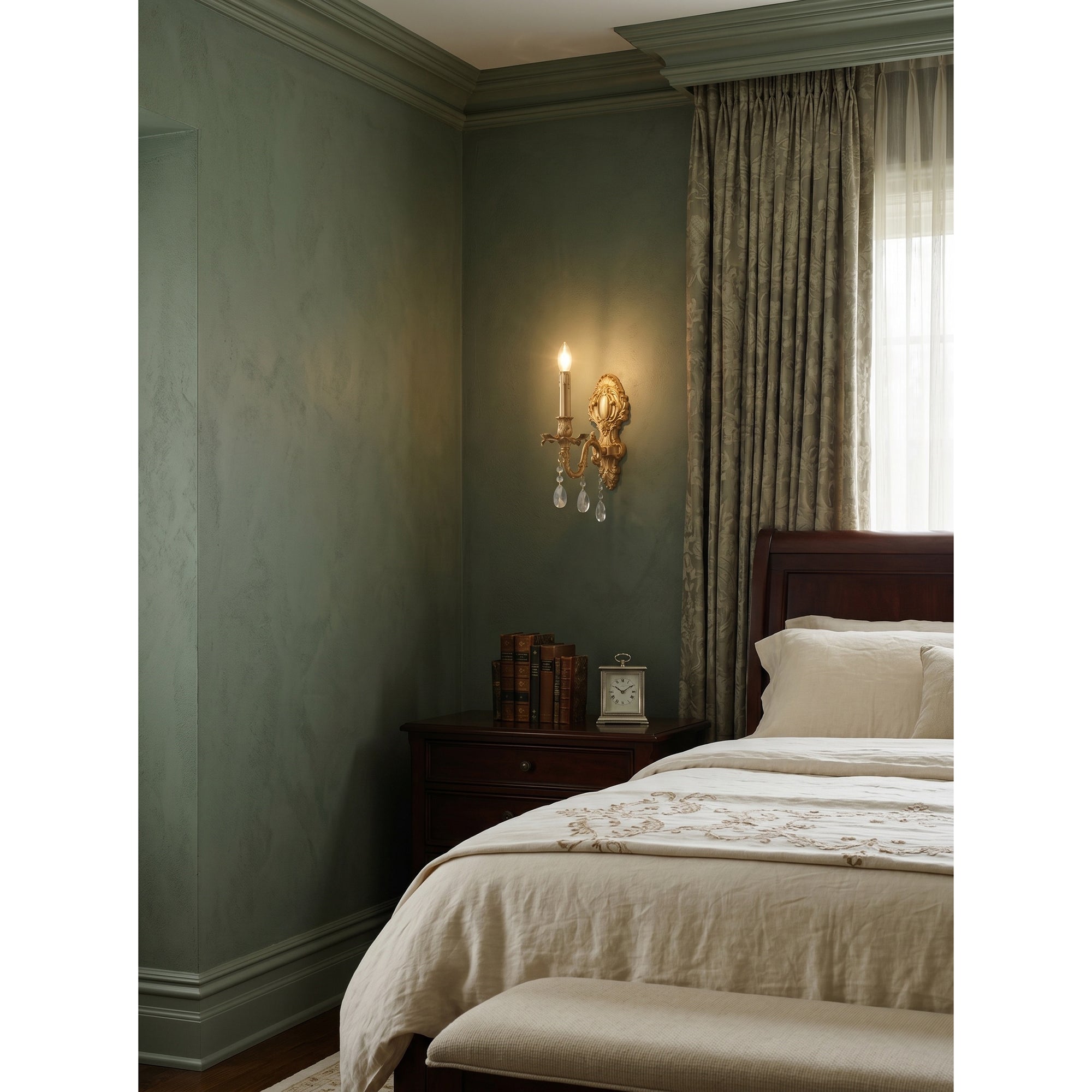 The Aldepo Wall Sconce shown from below, displaying the crystal arrangement.