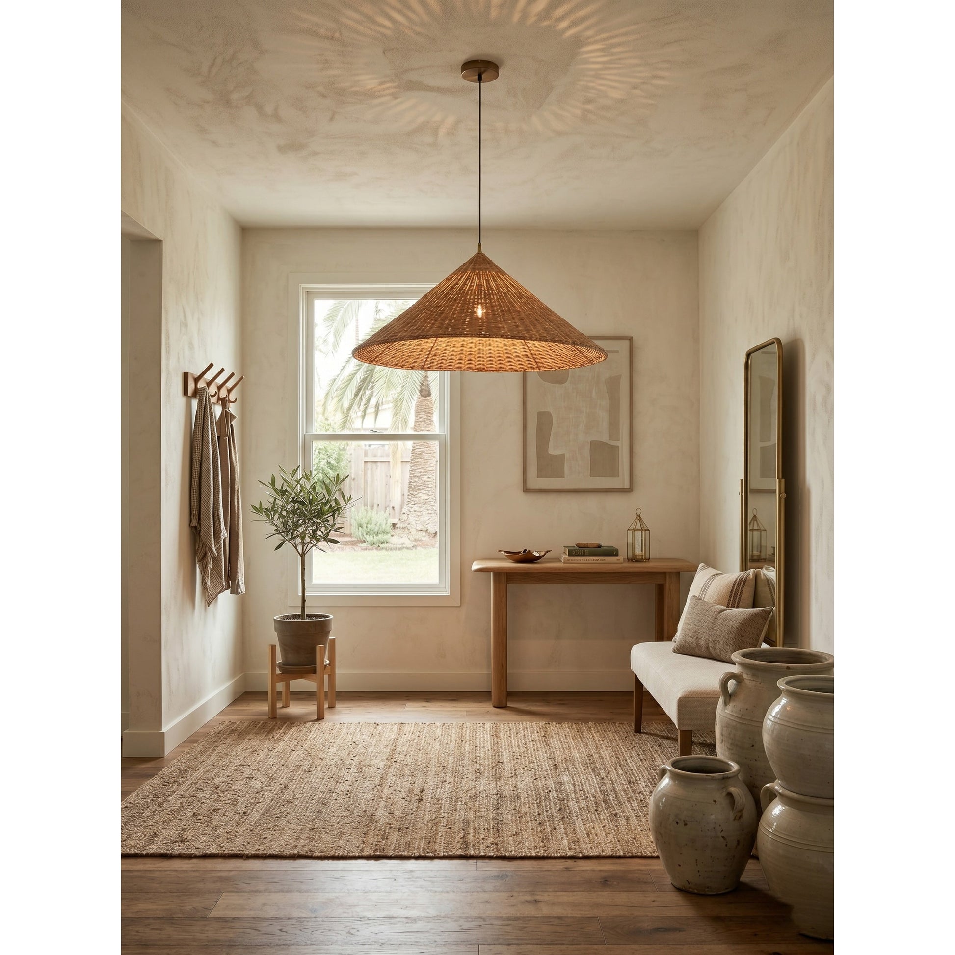 Bardi pendant lamp in the 'Black' color option.