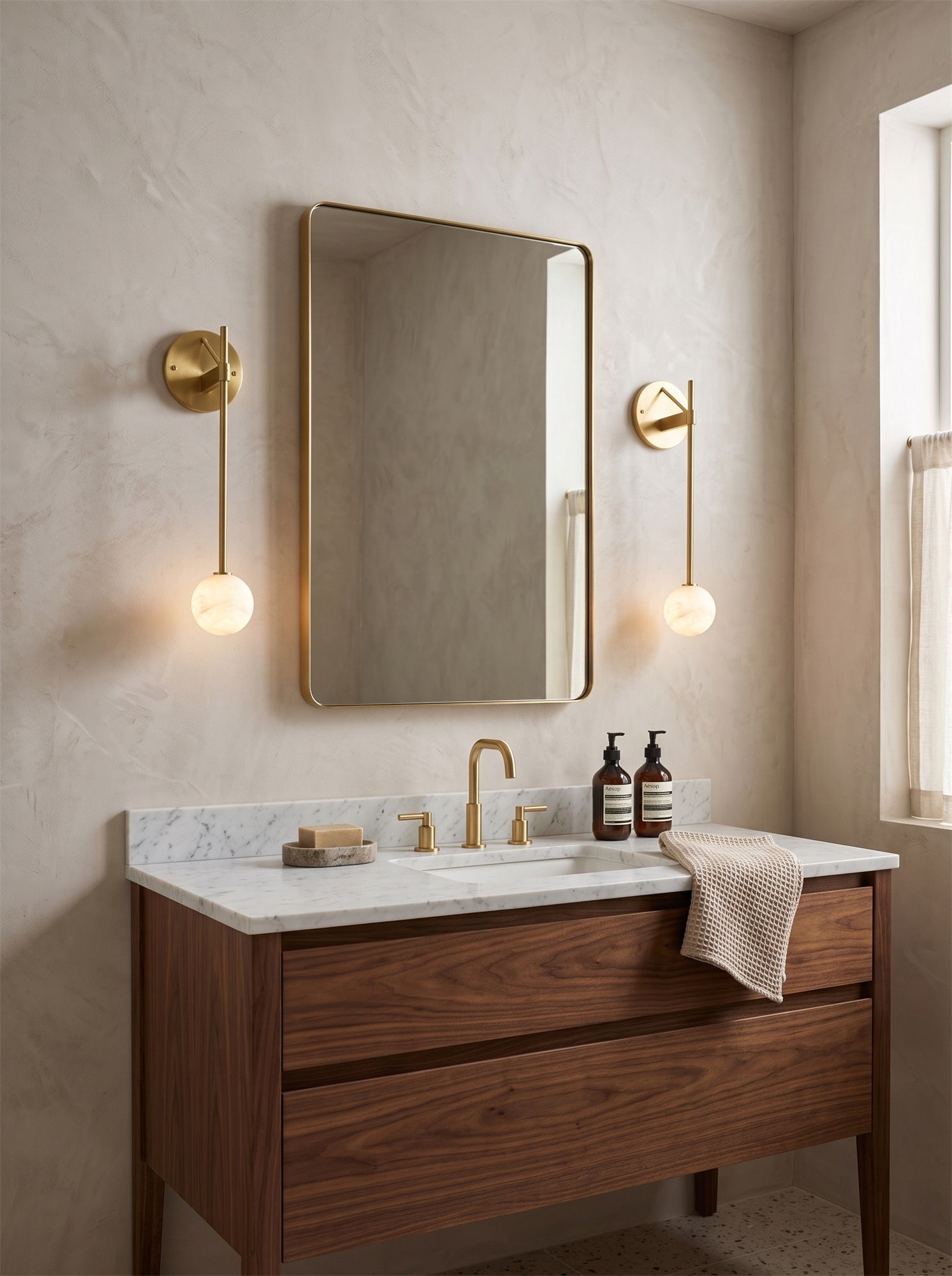 Lyra Wall Light