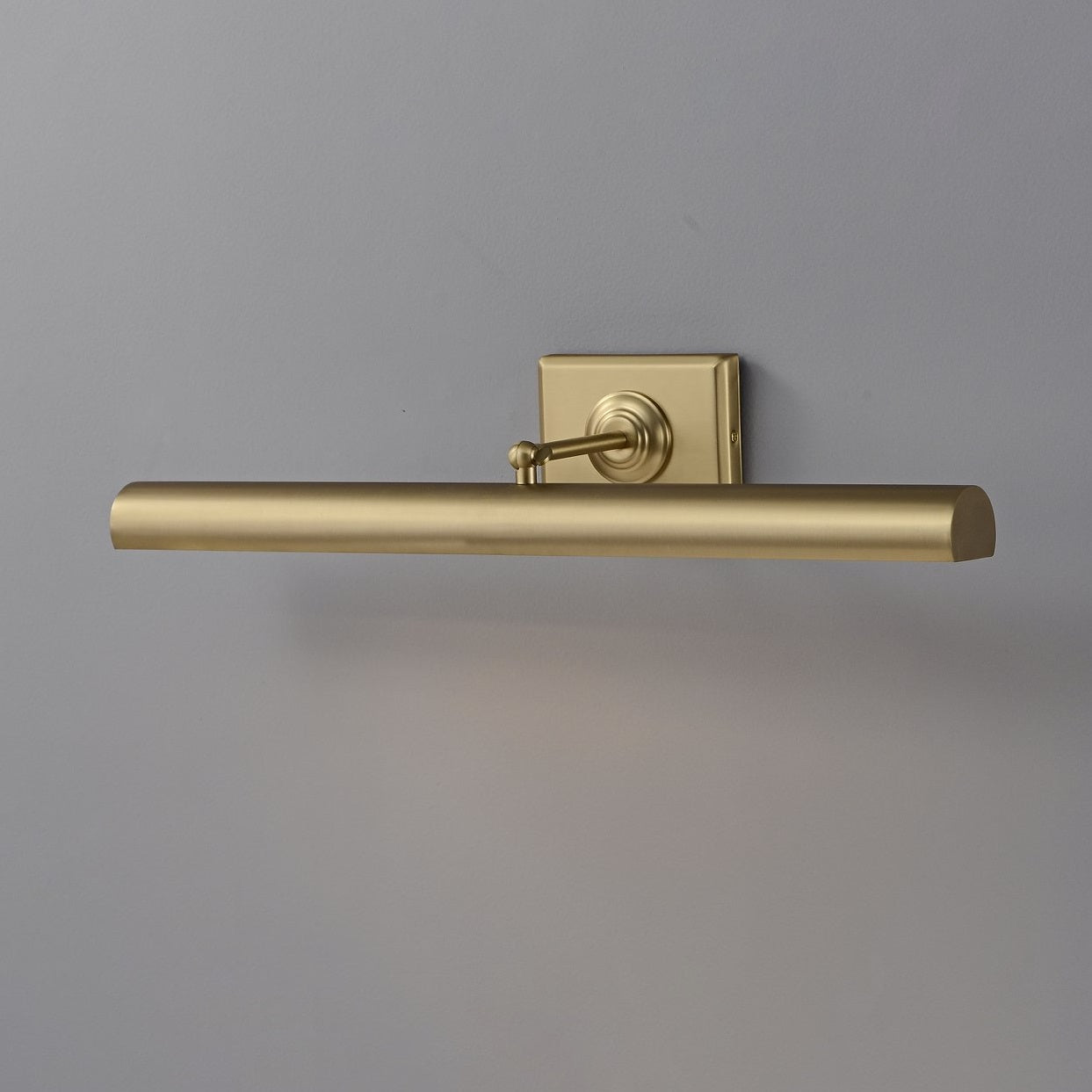 Dimensional drawing of the Bilbury wall sconce with measurements.