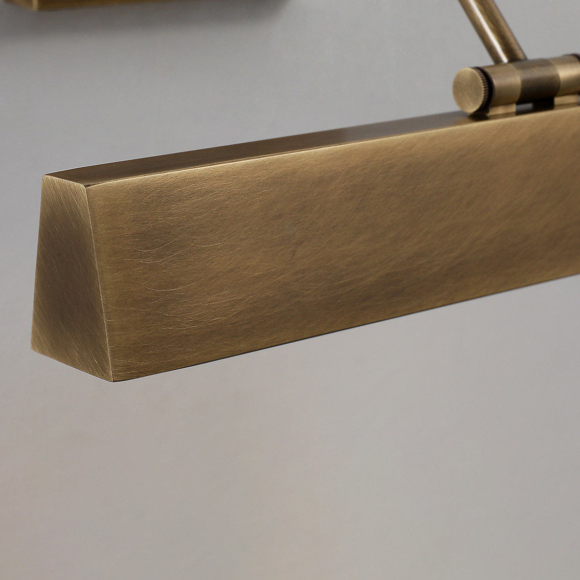 Close-up on the joint connecting the adjustable arm segments.